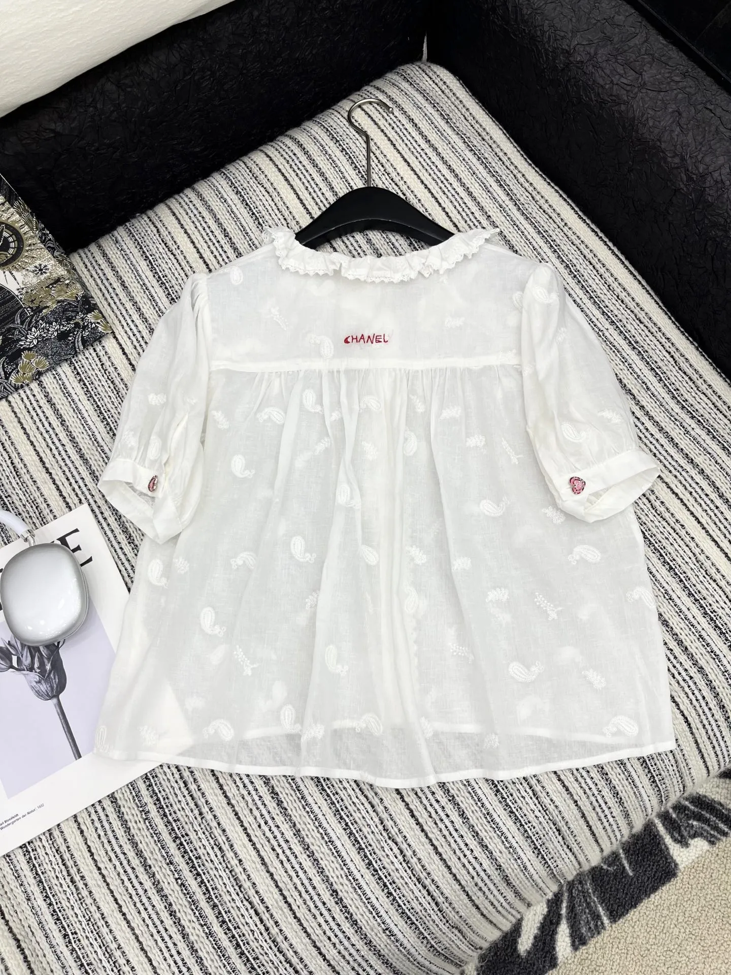 CHANEL新作白いフリル半袖Tシャツ - 画像 (6)