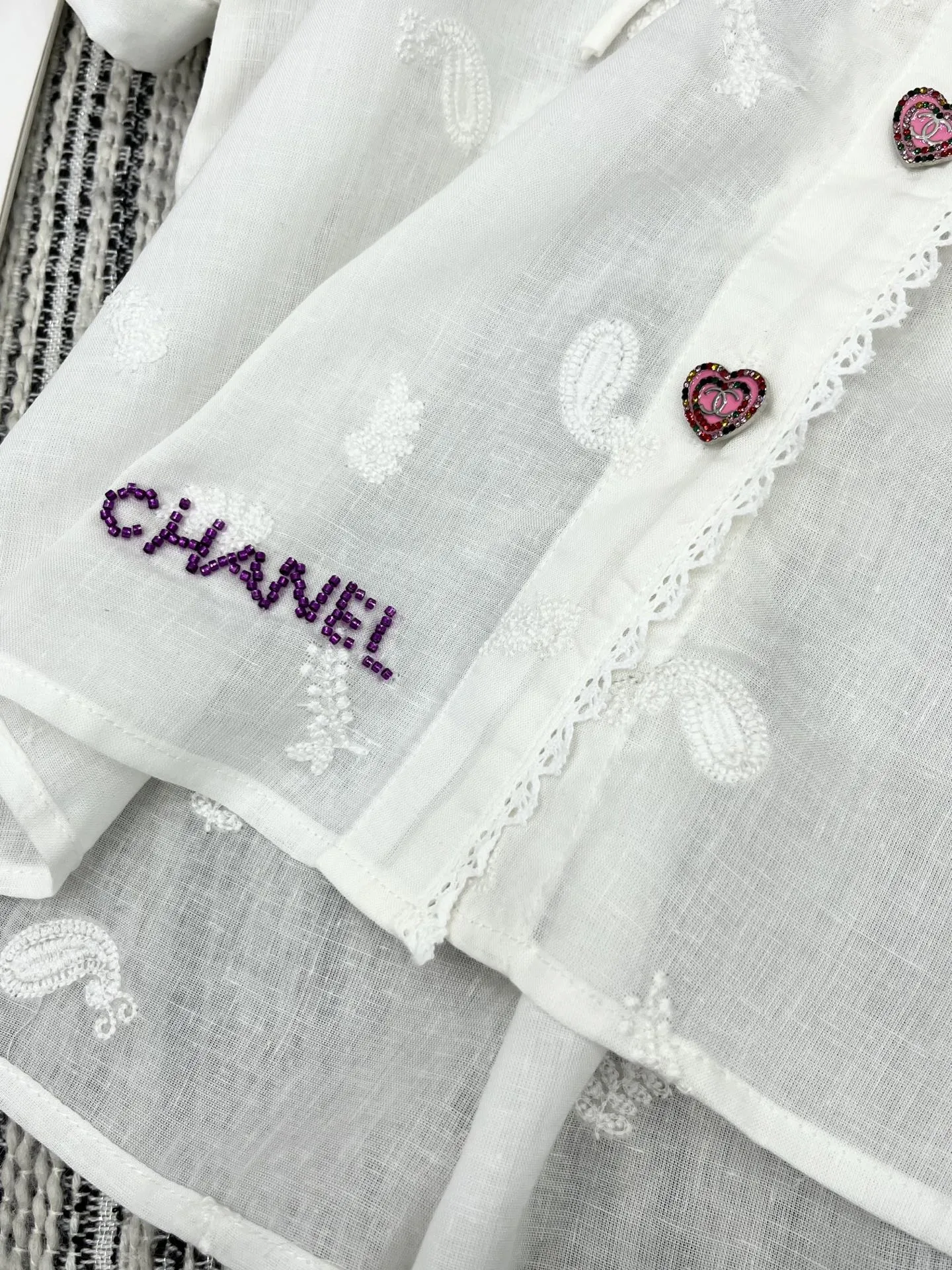 CHANEL新作白いフリル半袖Tシャツ - 画像 (9)