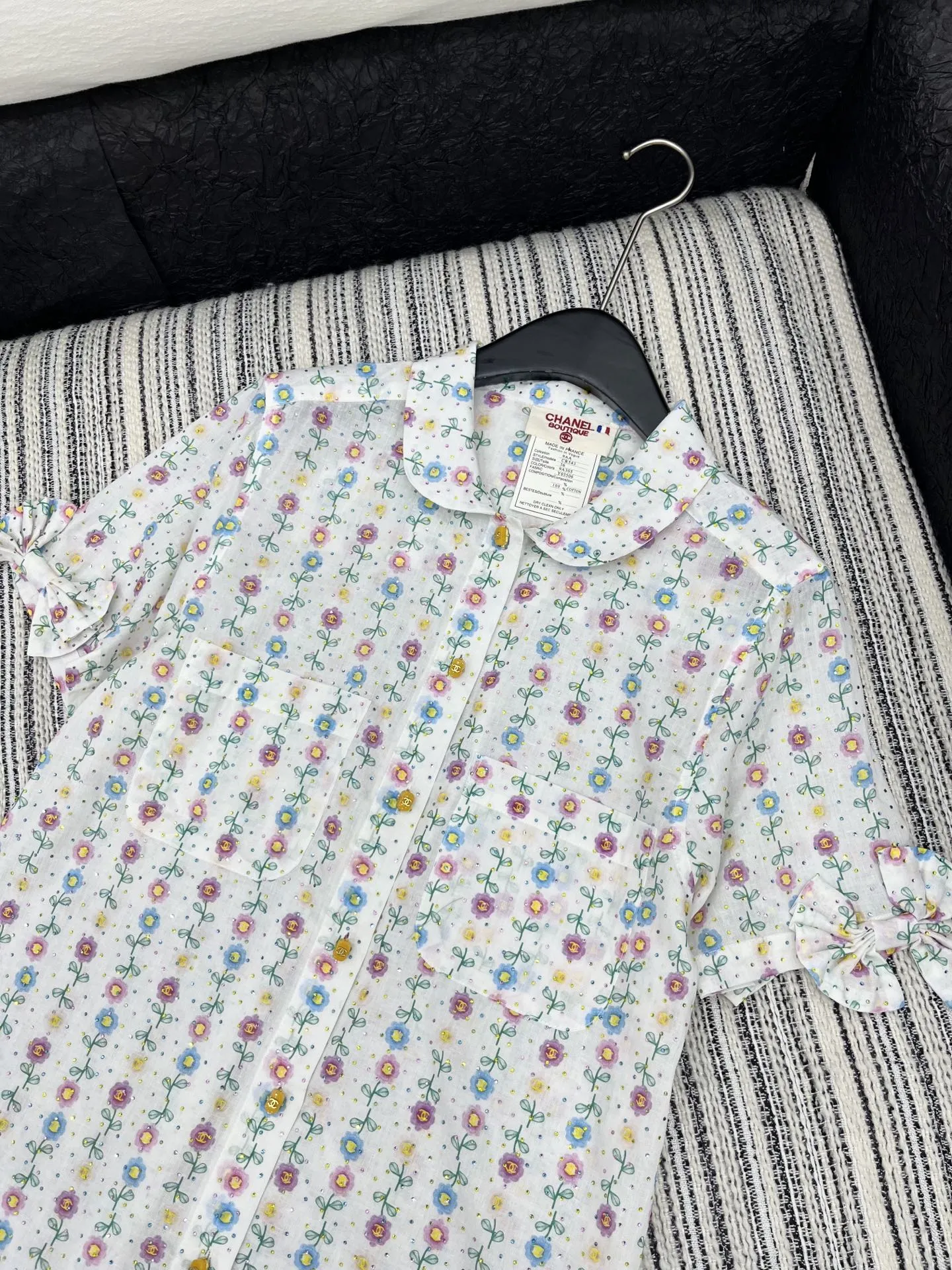 Chan* 25中古シリーズ白い花柄プリント半袖シャツ - 画像 (3)