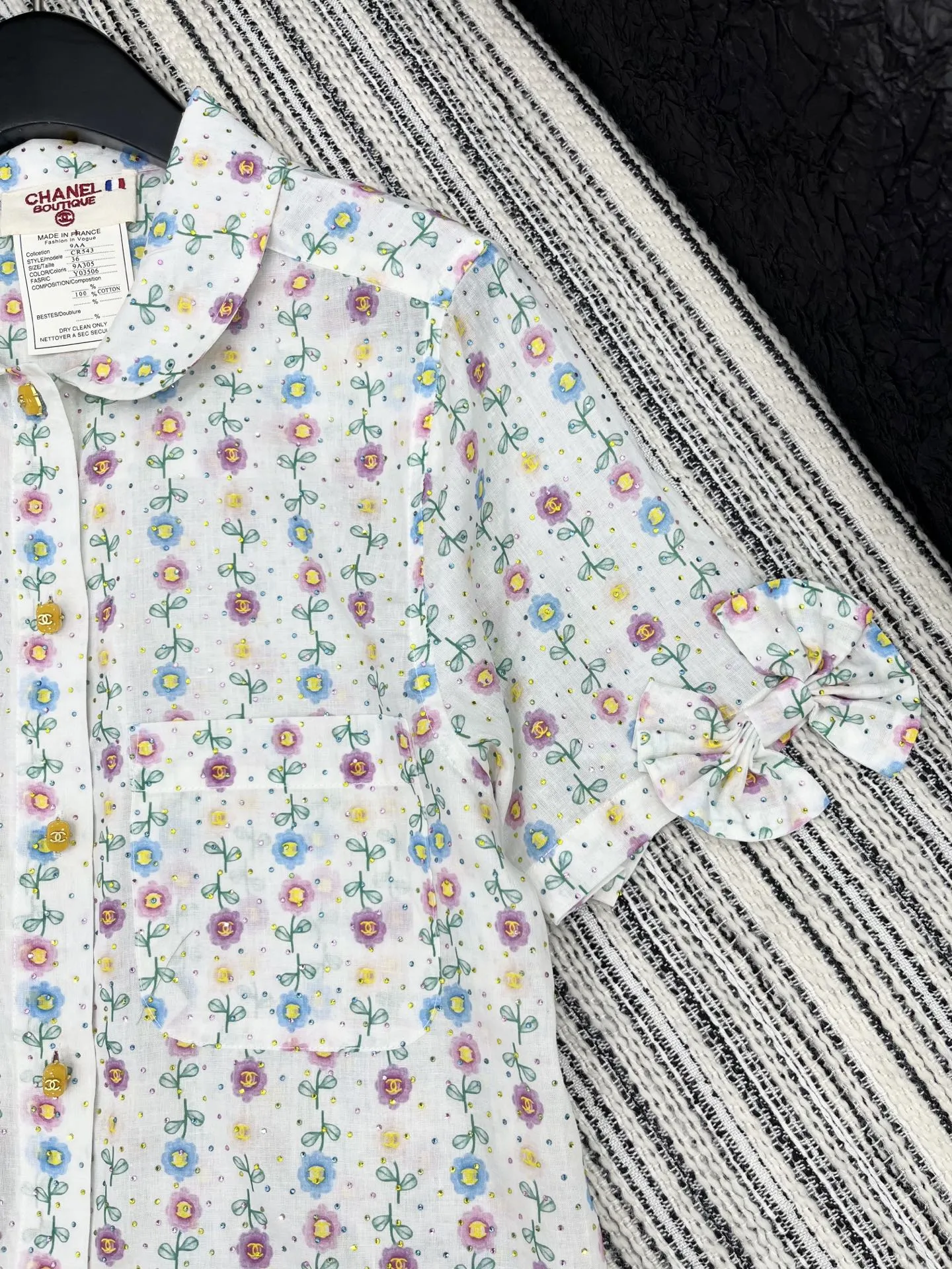 Chan* 25中古シリーズ白い花柄プリント半袖シャツ - 画像 (4)