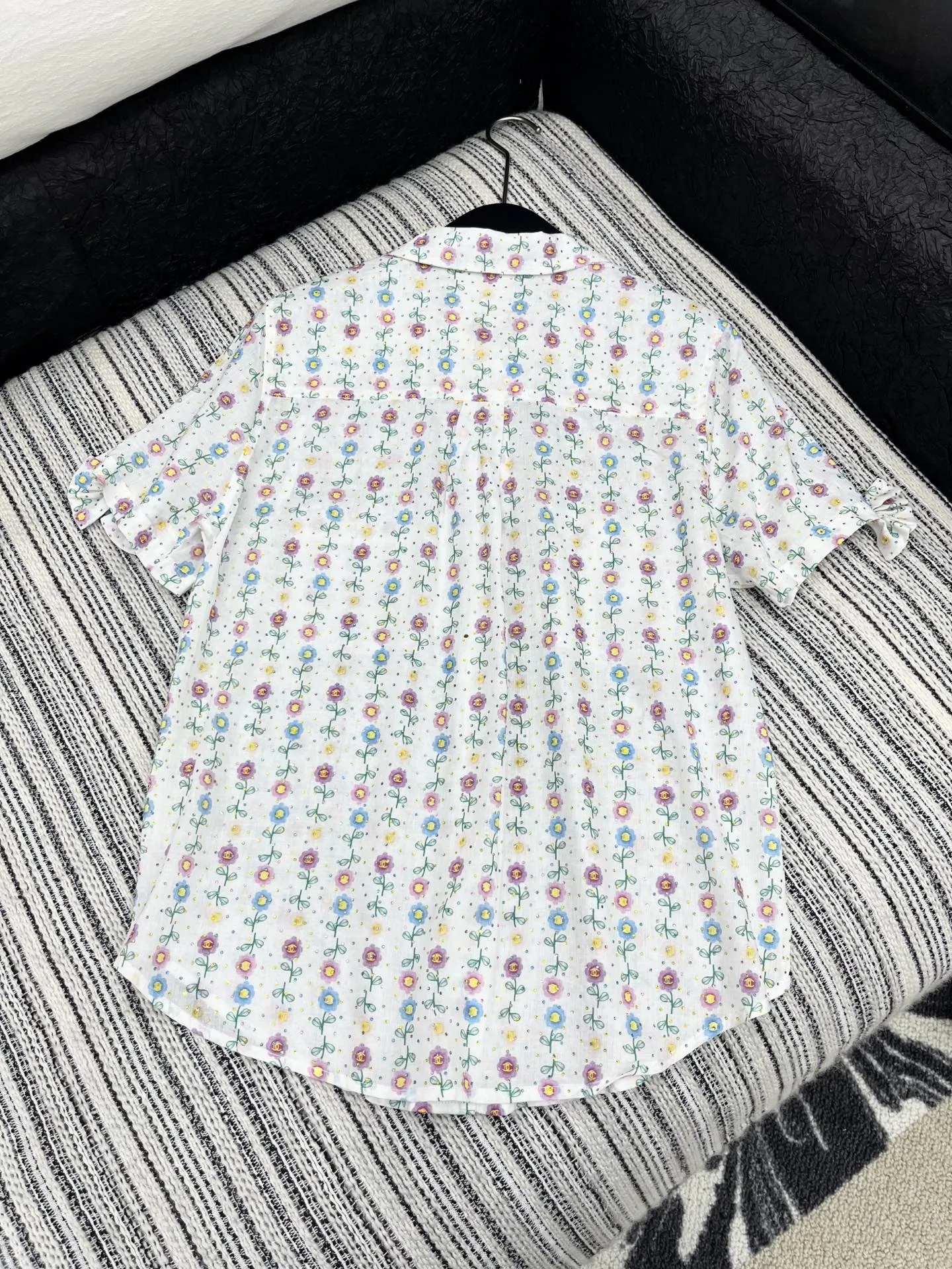 Chan* 25中古シリーズ白い花柄プリント半袖シャツ - 画像 (7)