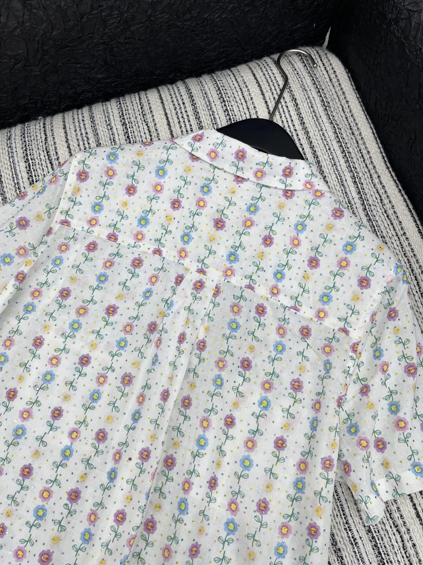 Chan* 25中古シリーズ白い花柄プリント半袖シャツ - 画像 (8)