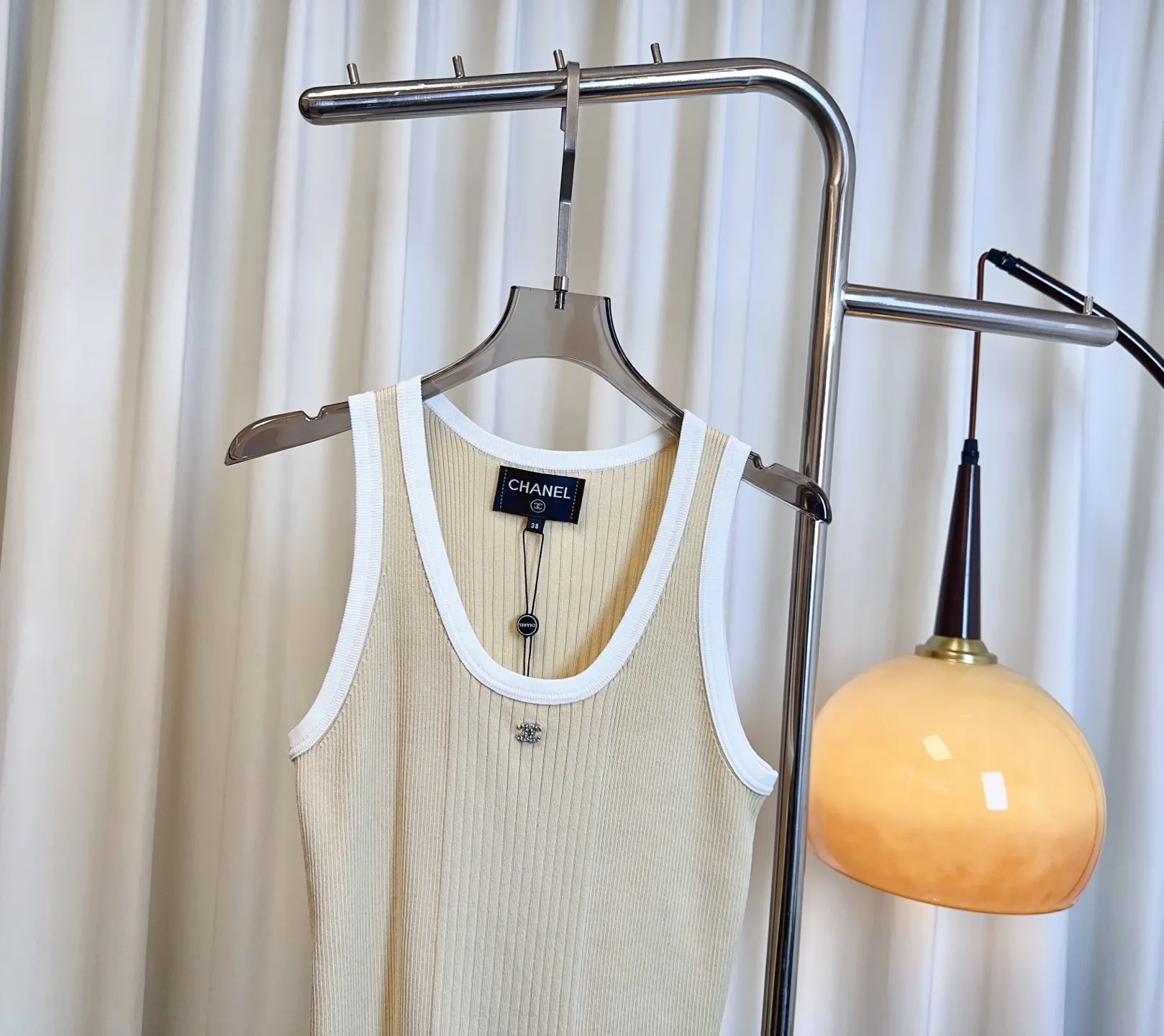 CHANEL新作ベージュカラーマッチングベスト - 画像 (4)