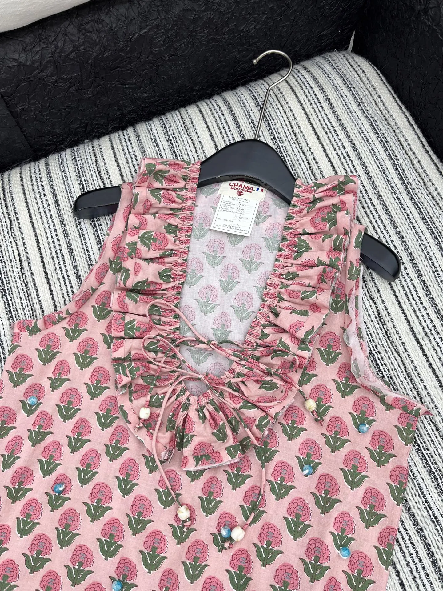 Chan* 25中古シリーズピンク花柄フリルブラウス - 画像 (3)