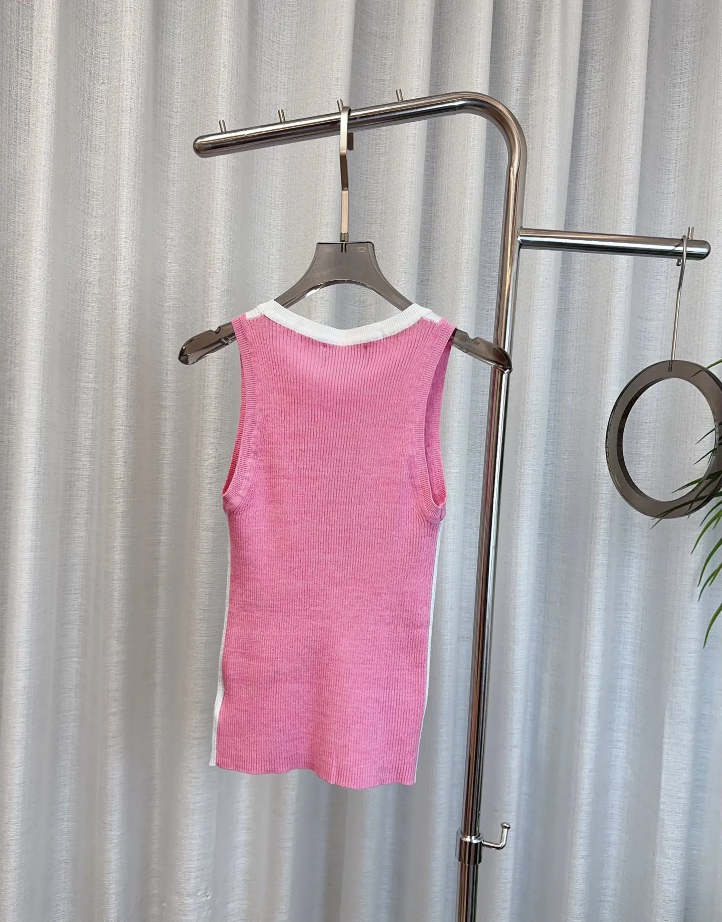 CHANEL新作ピンクと白のベスト - 画像 (3)