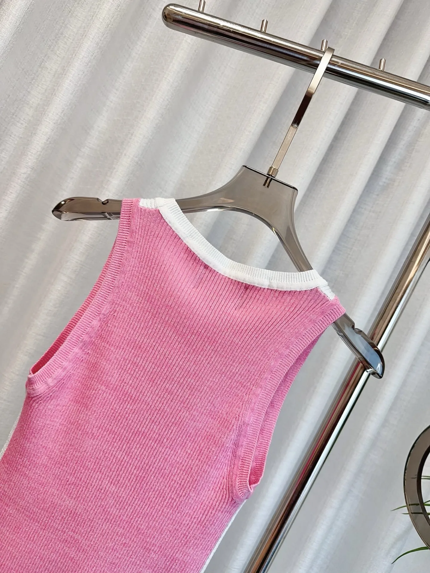 CHANEL新作ピンクと白のベスト - 画像 (6)