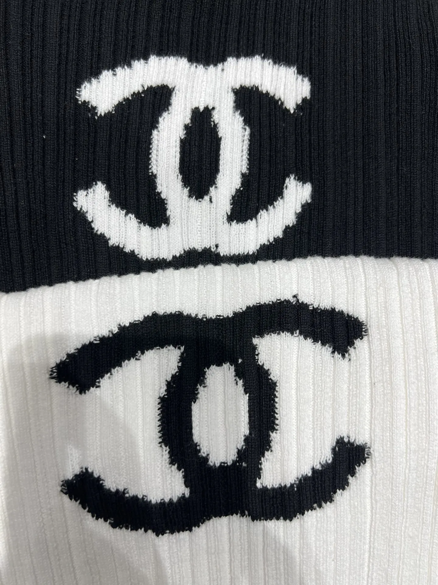 CHANEL新作黒白一字肩編み物ベスト - 画像 (3)