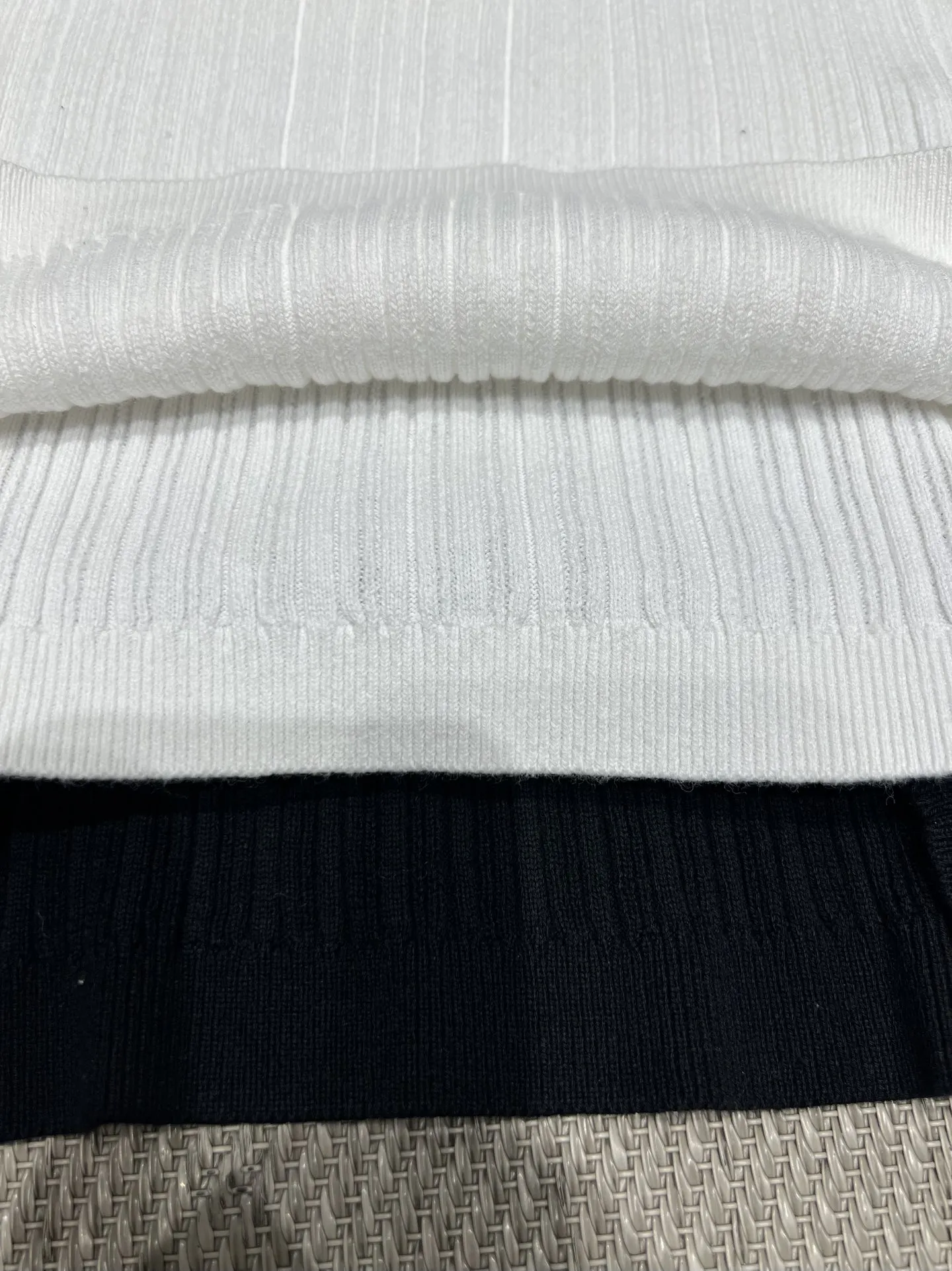 CHANEL新作黒白一字肩編み物ベスト - 画像 (6)