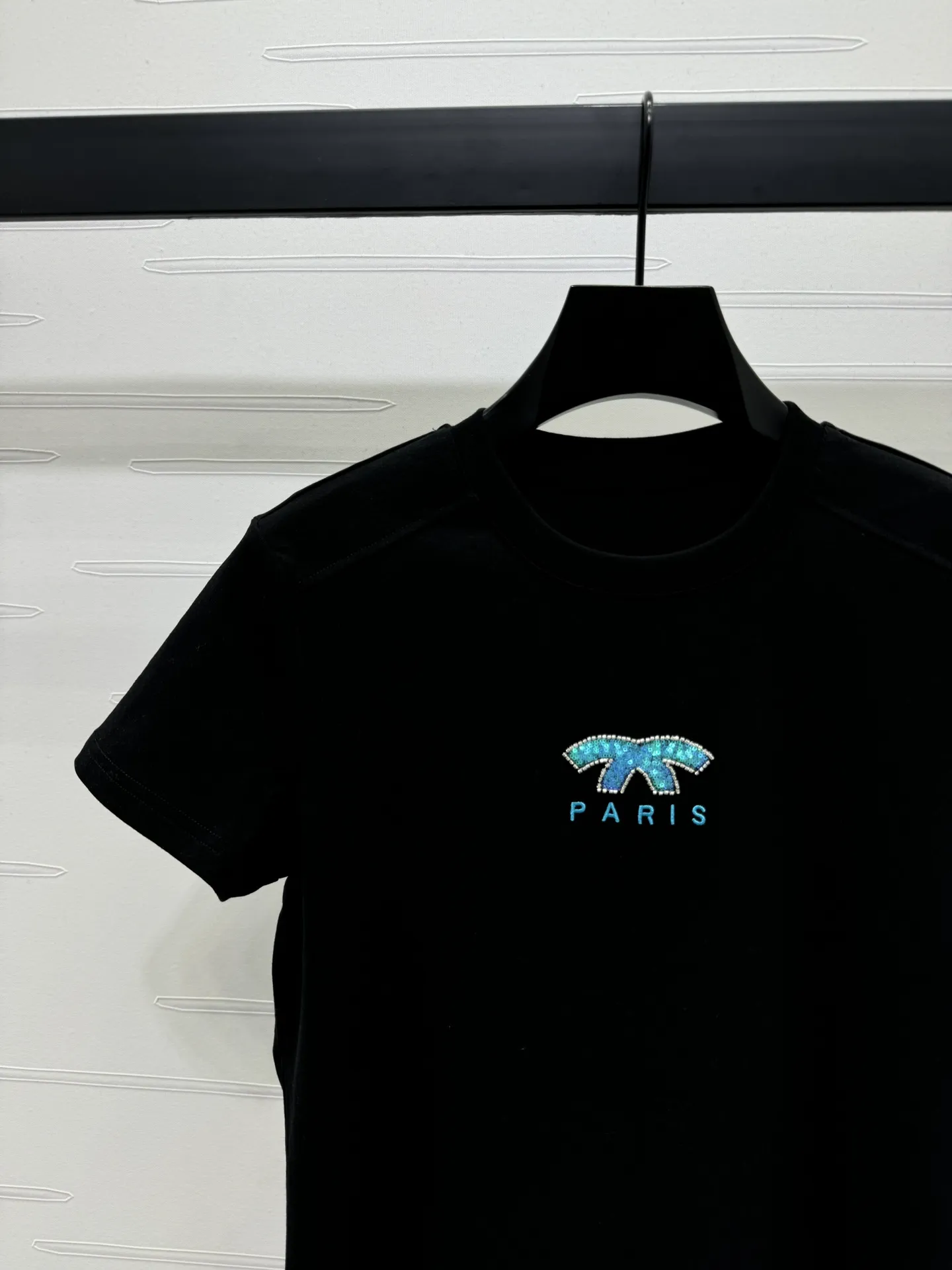CHANEL新作黒半袖TシャツPARISロゴ - 画像 (4)