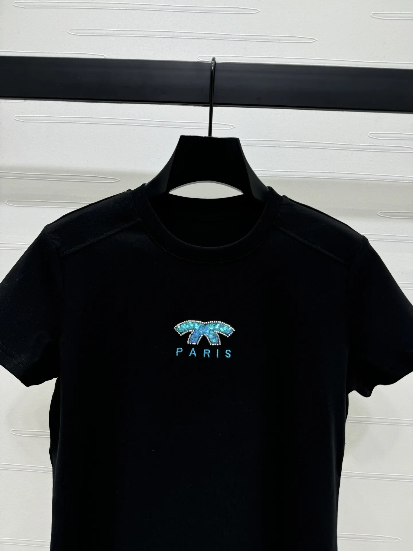 CHANEL新作黒半袖TシャツPARISロゴ - 画像 (5)