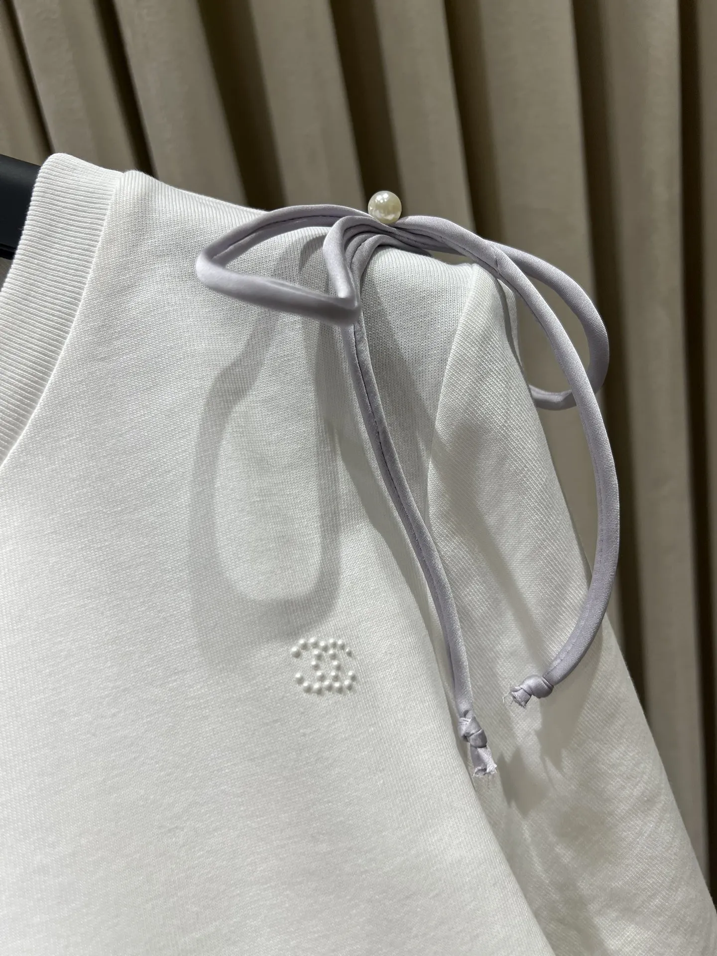 Chan*25新作白黒蝴蝶結半袖Tシャツ - 画像 (4)