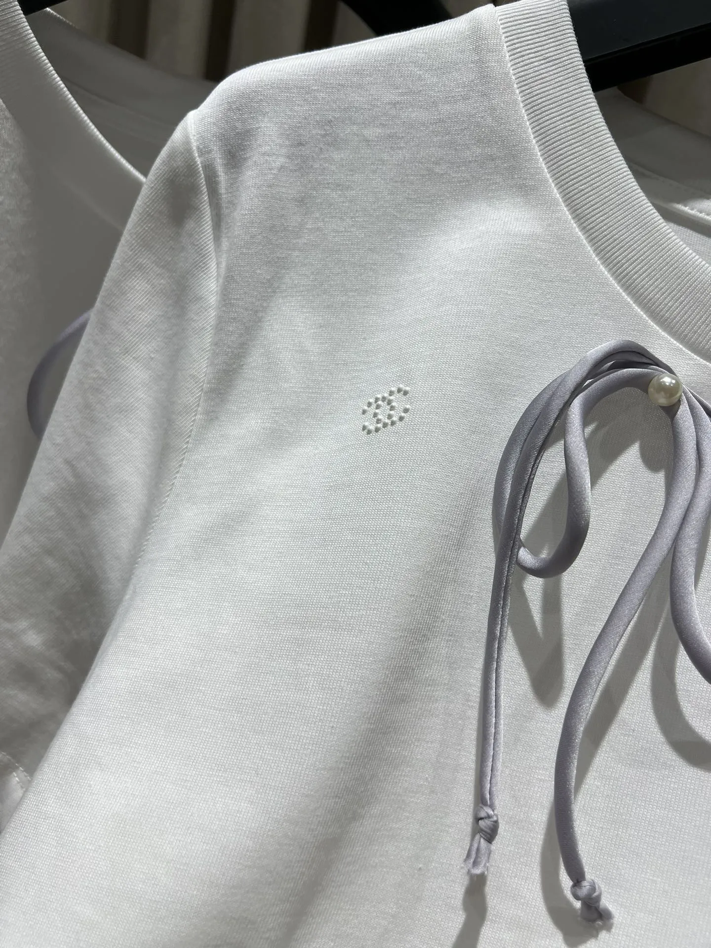 Chan*25新作白黒蝴蝶結半袖Tシャツ - 画像 (5)