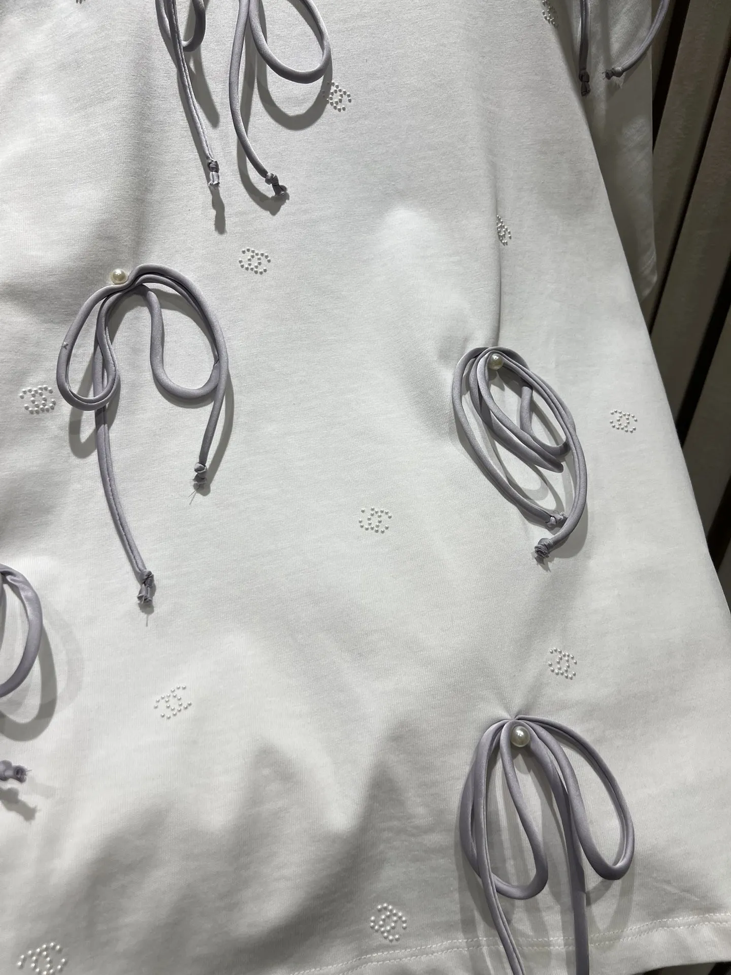 Chan*25新作白黒蝴蝶結半袖Tシャツ - 画像 (6)