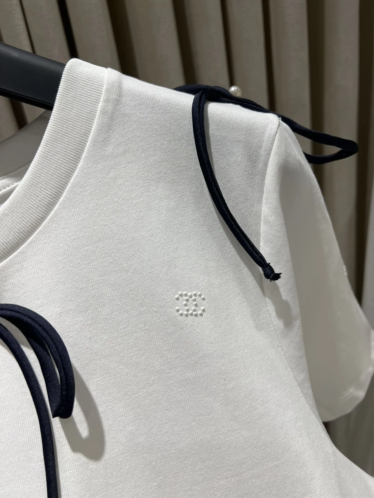 Chan*25新作白黒蝴蝶結半袖Tシャツ - 画像 (8)