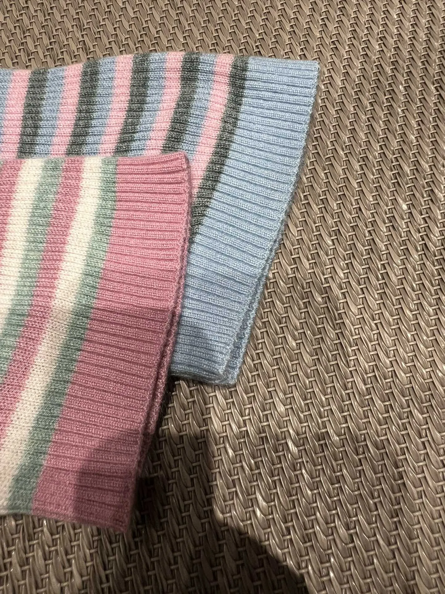 CHANEL ピンクストライプ編み物トップス新作 - 画像 (5)