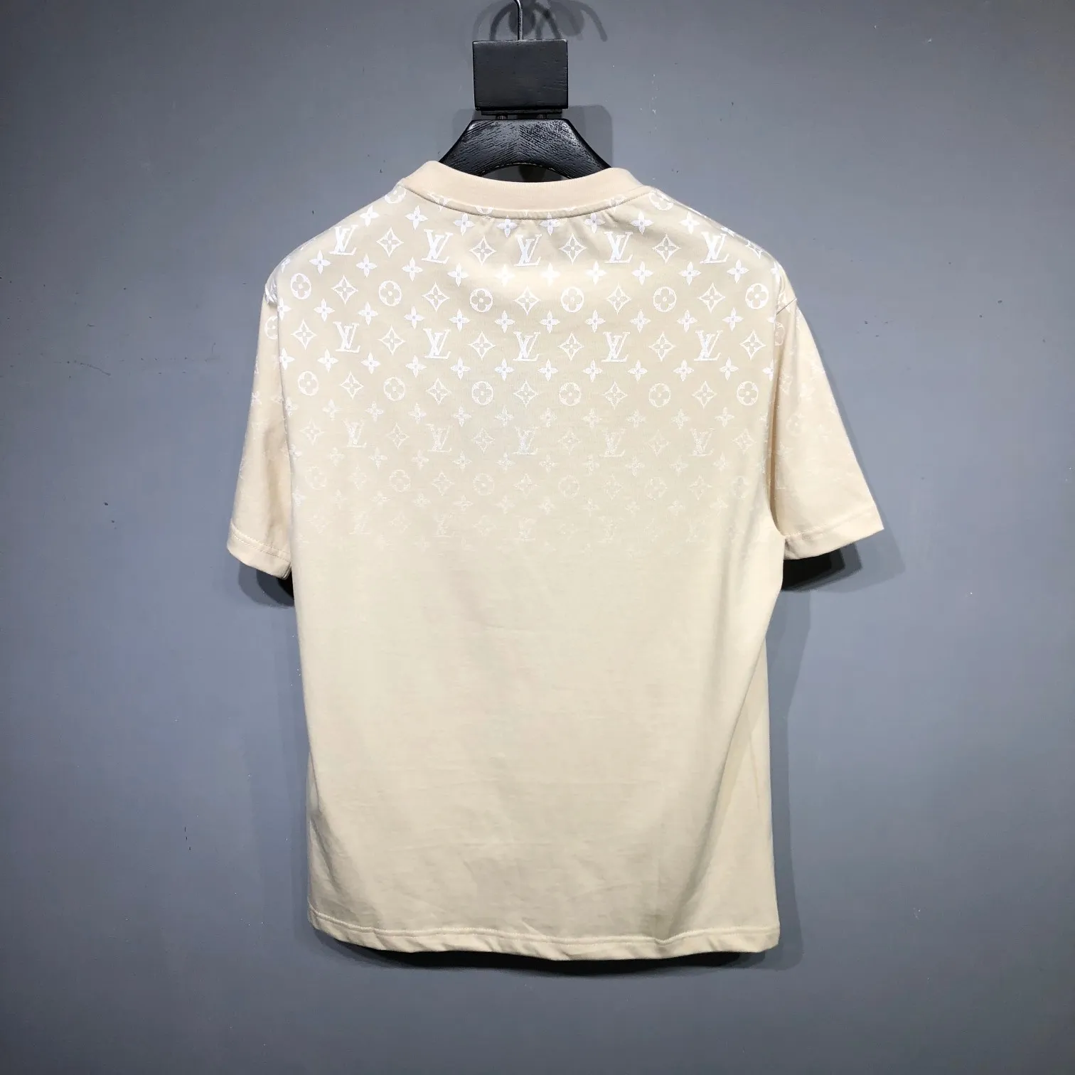 LOUIS VUITTON ベージュ MONOGRAM GRADIENT Tシャツ - 画像 (3)