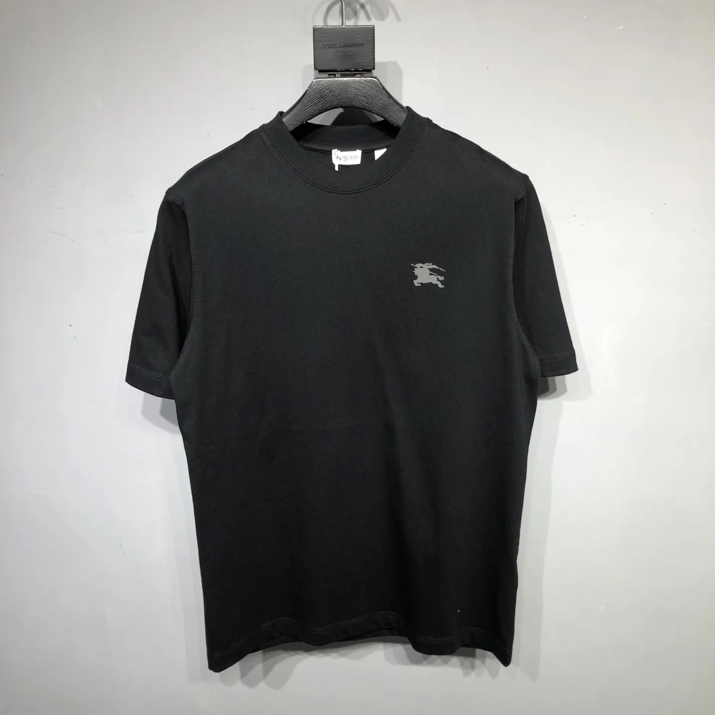 Burberry バーバリー 黒 マウントナイトTシャツ