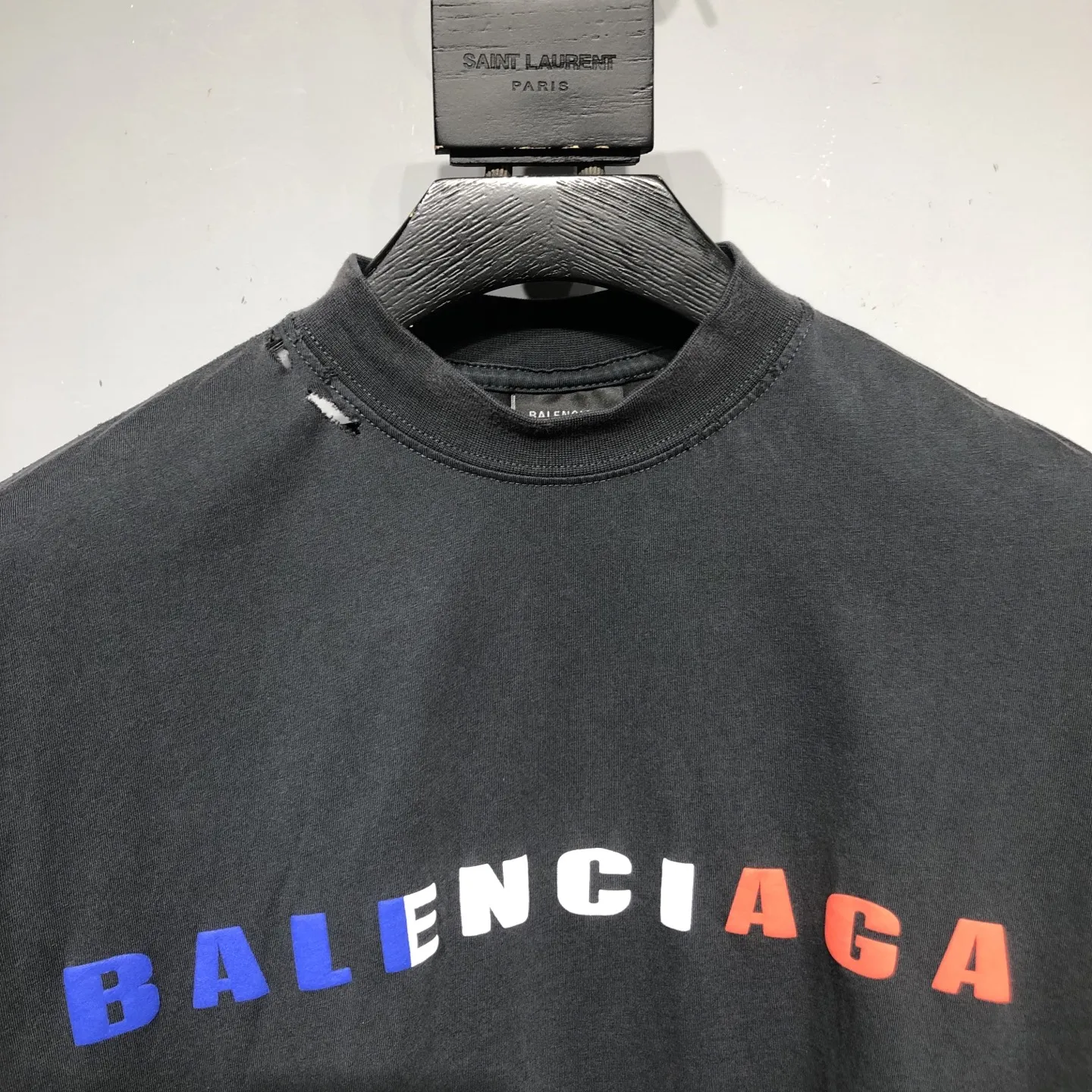 BALENCIAGA ブラック グラフィックTシャツ - 画像 (4)