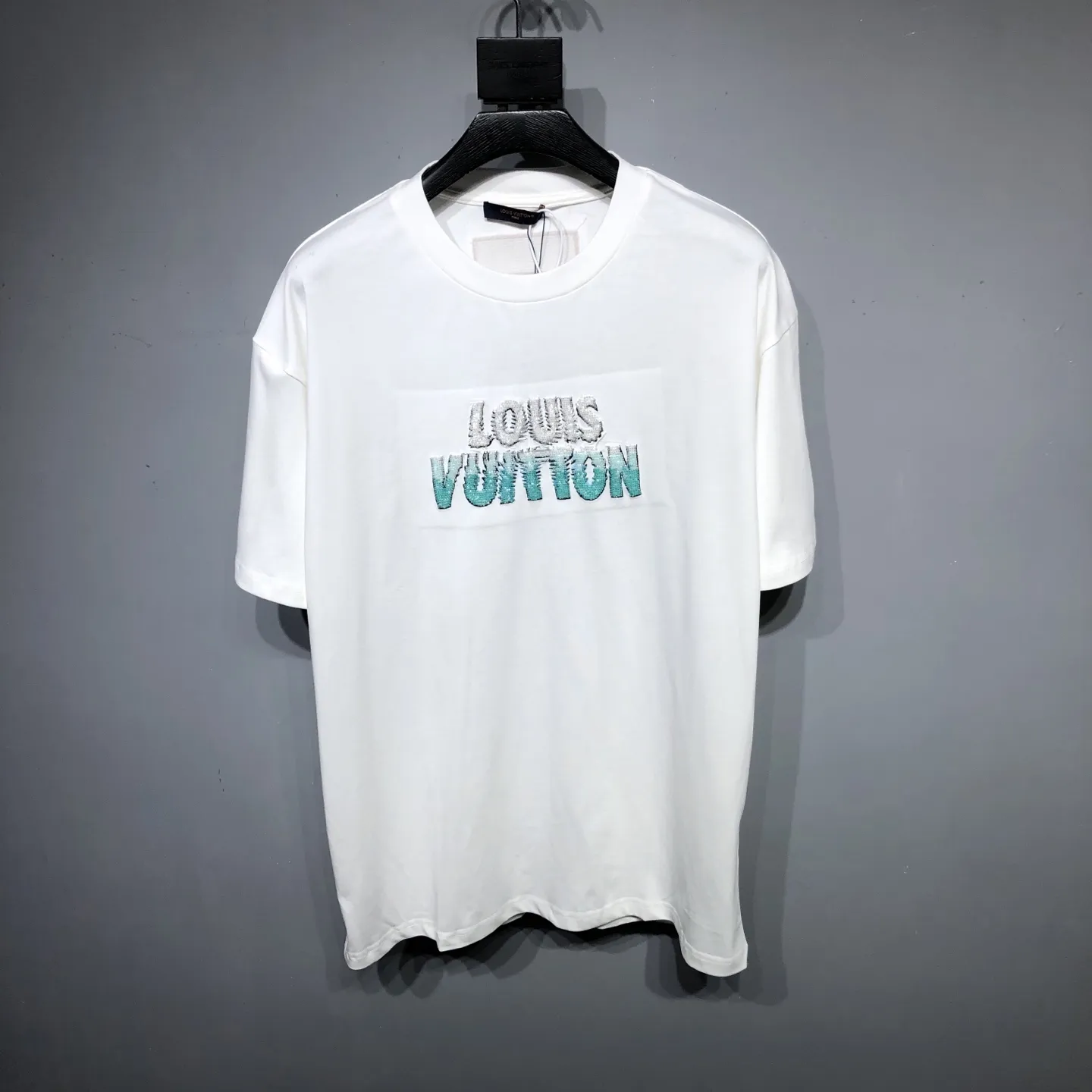 LOUIS VUITTON ホワイトビーズ付きTシャツ