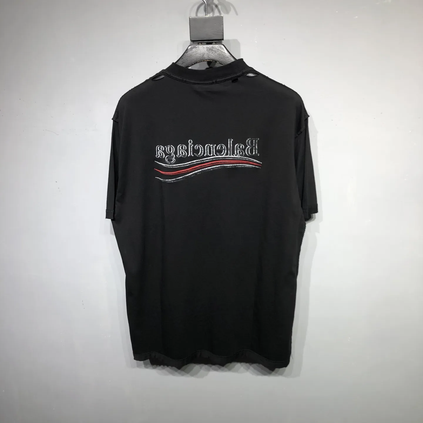 BALENCIAGA ブラックリバースTシャツ 男女兼用 - 画像 (3)