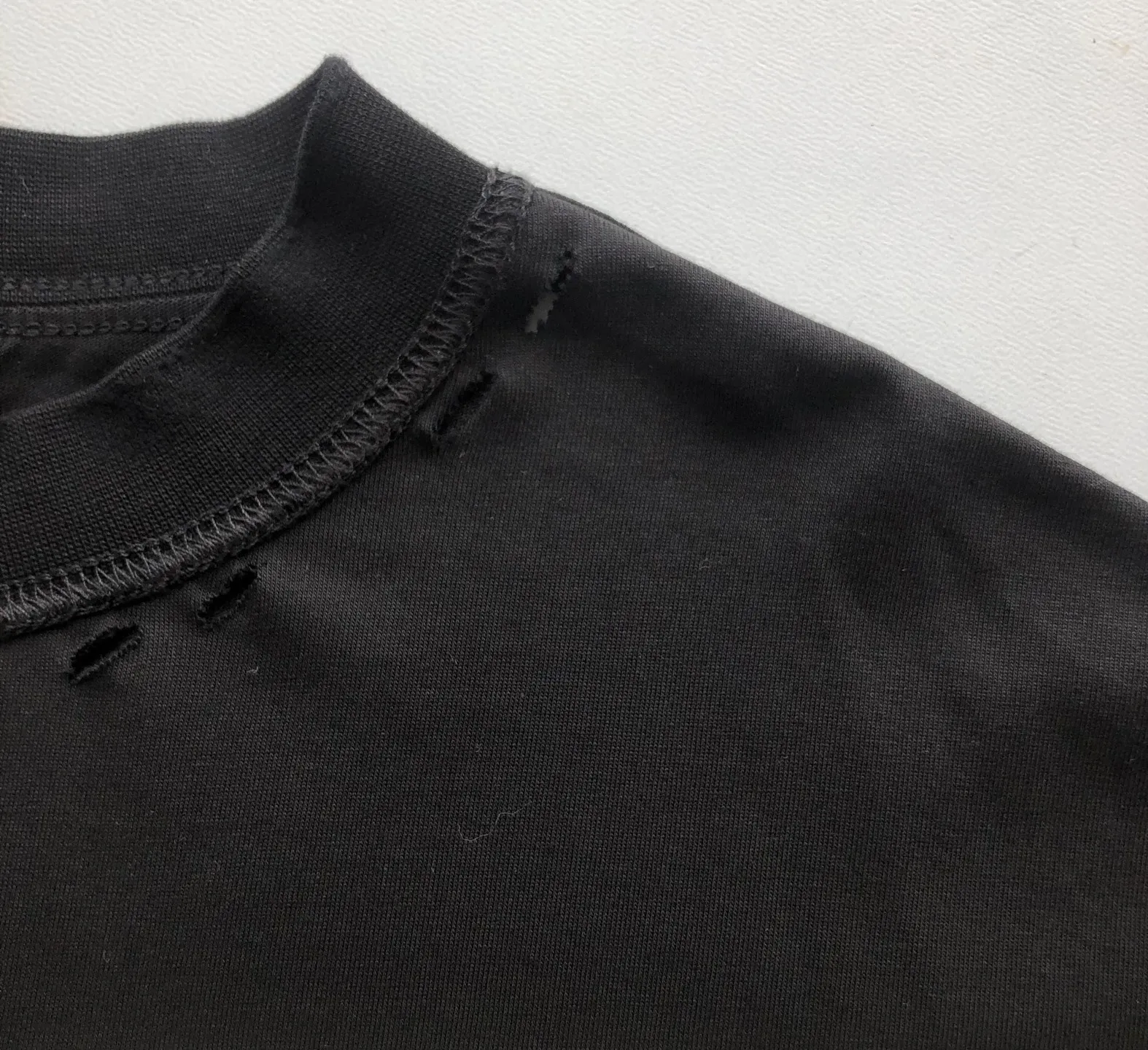 BALENCIAGA ブラックリバースTシャツ 男女兼用 - 画像 (6)