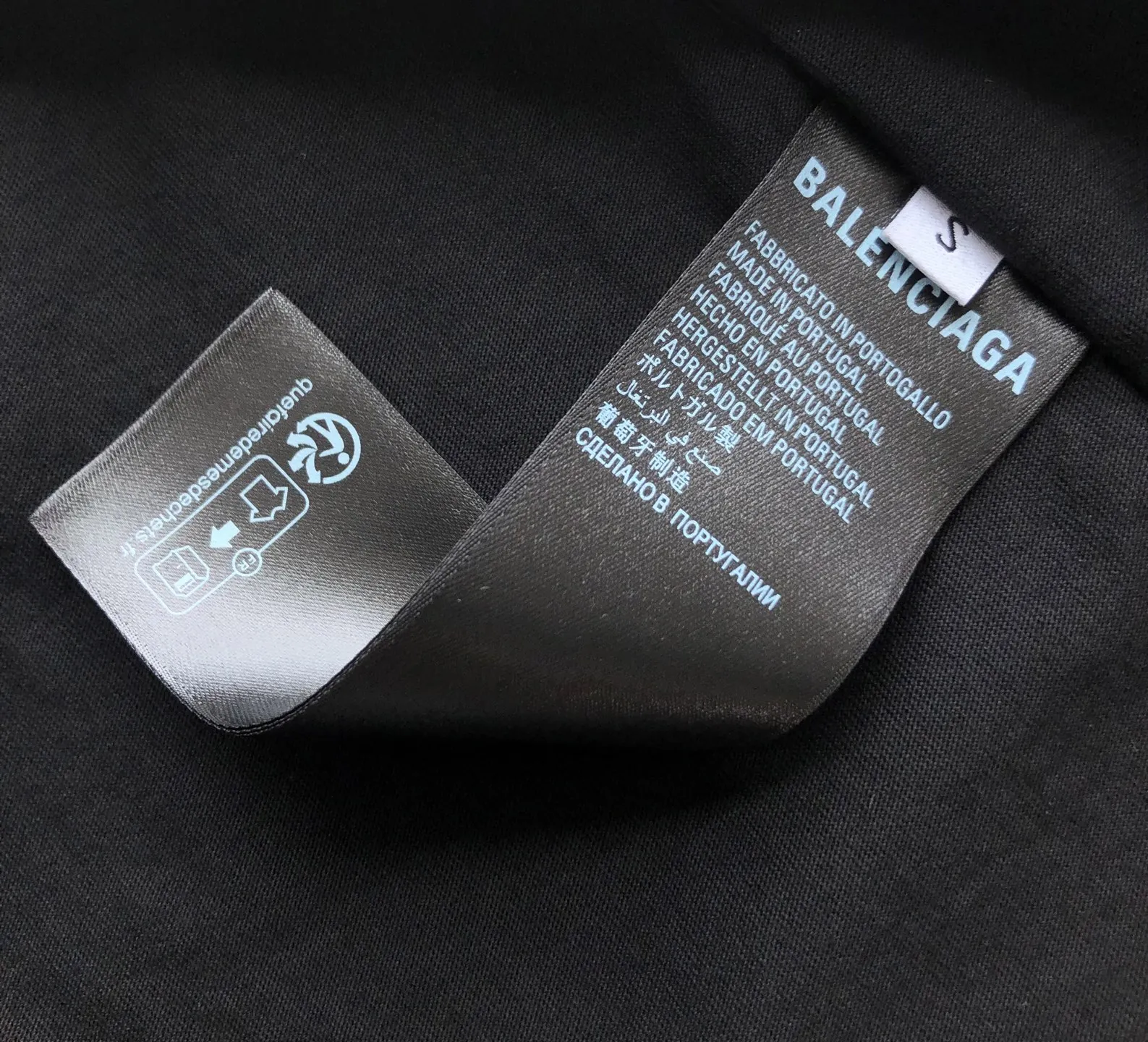 BALENCIAGA ブラックリバースTシャツ 男女兼用 - 画像 (9)