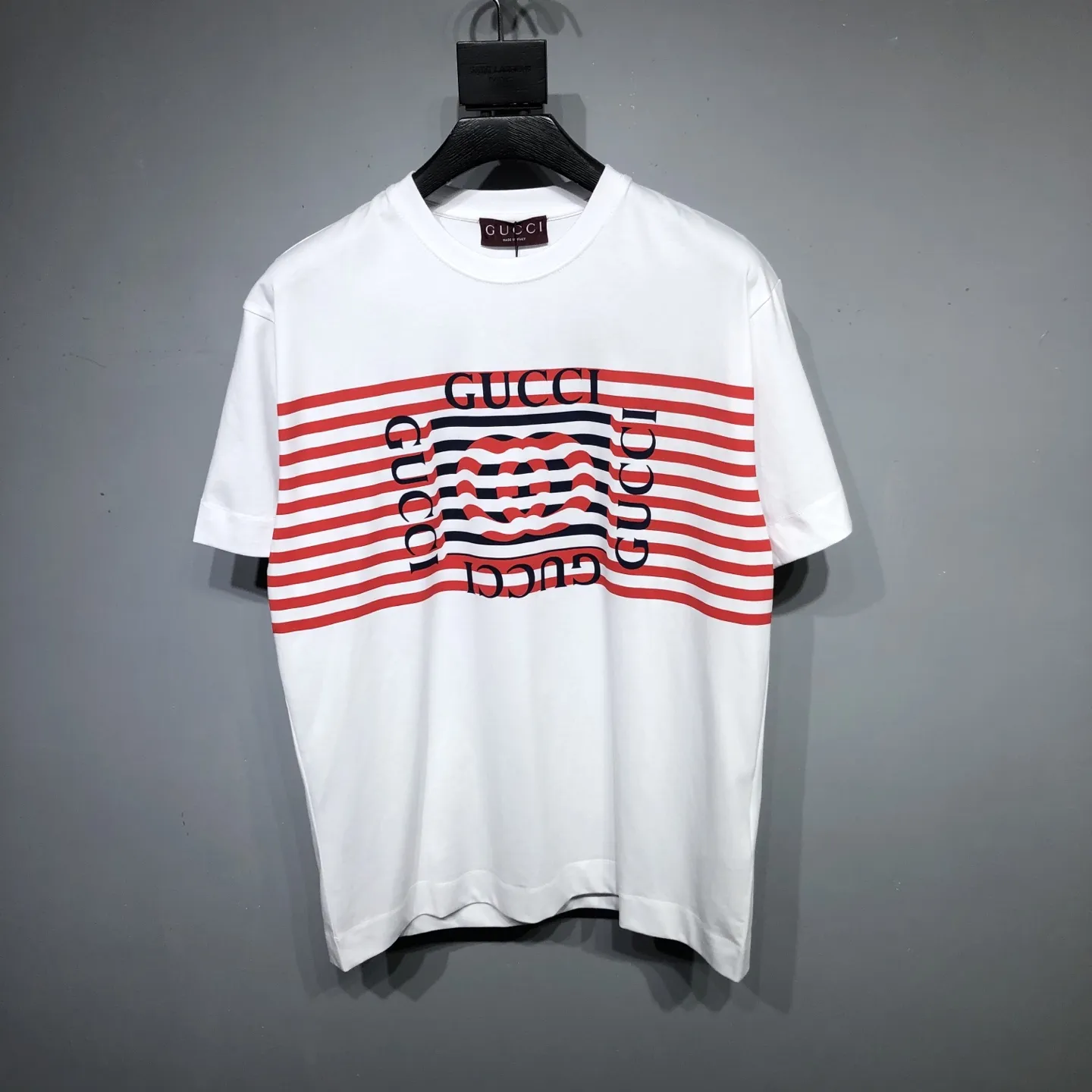 GUCCI 白地に赤い波のプリント半袖Tシャツ