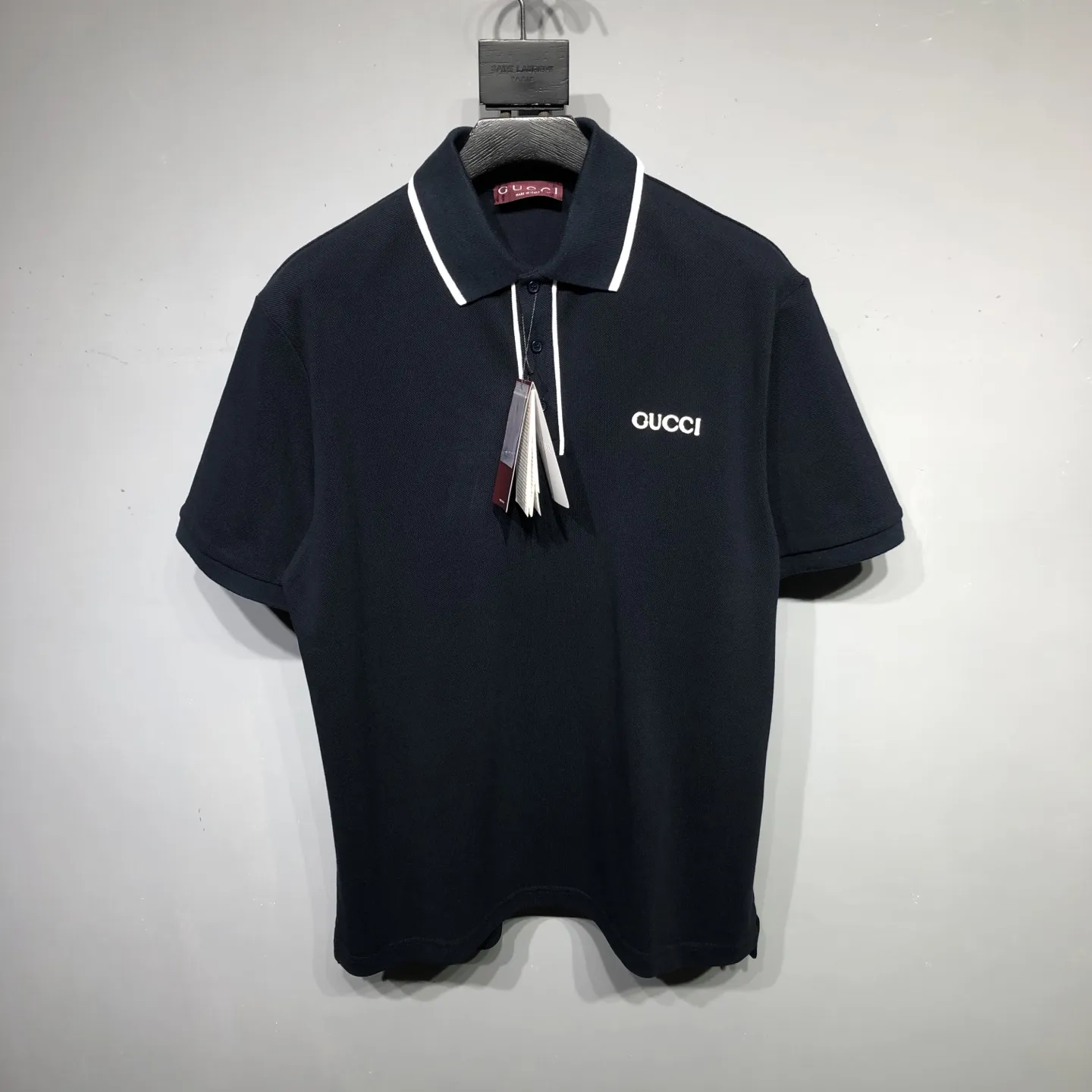 GUCCI ブラック刺繍POLOシャツ