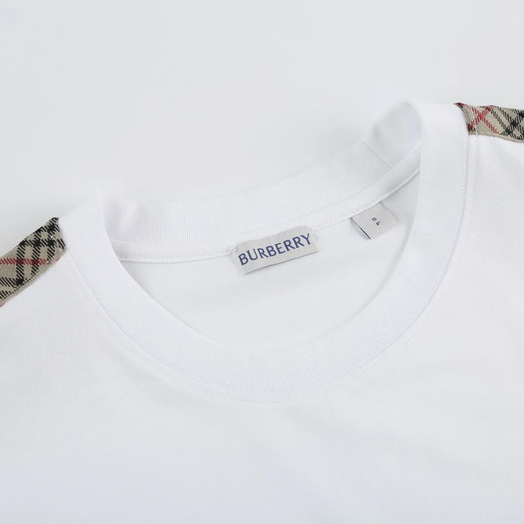 BURBERRY チェック柄のリボンが付いた白いTシャツ - 画像 (5)