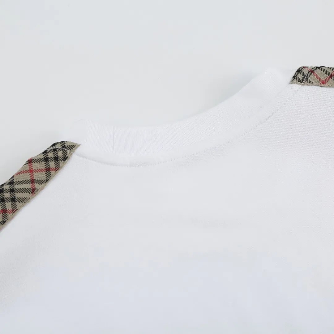 BURBERRY チェック柄のリボンが付いた白いTシャツ - 画像 (8)