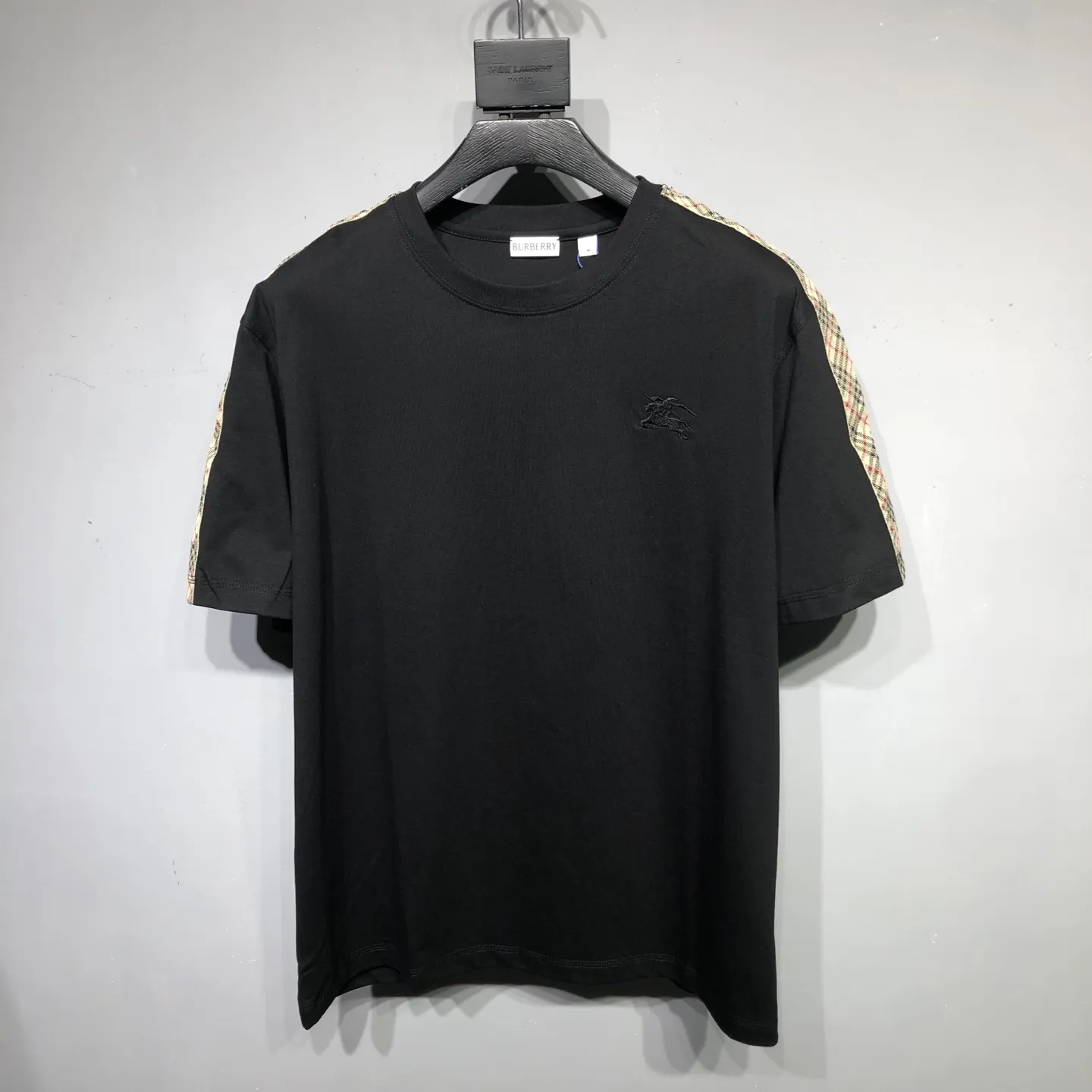 BURBERRY テープ付きTシャツ ブラック