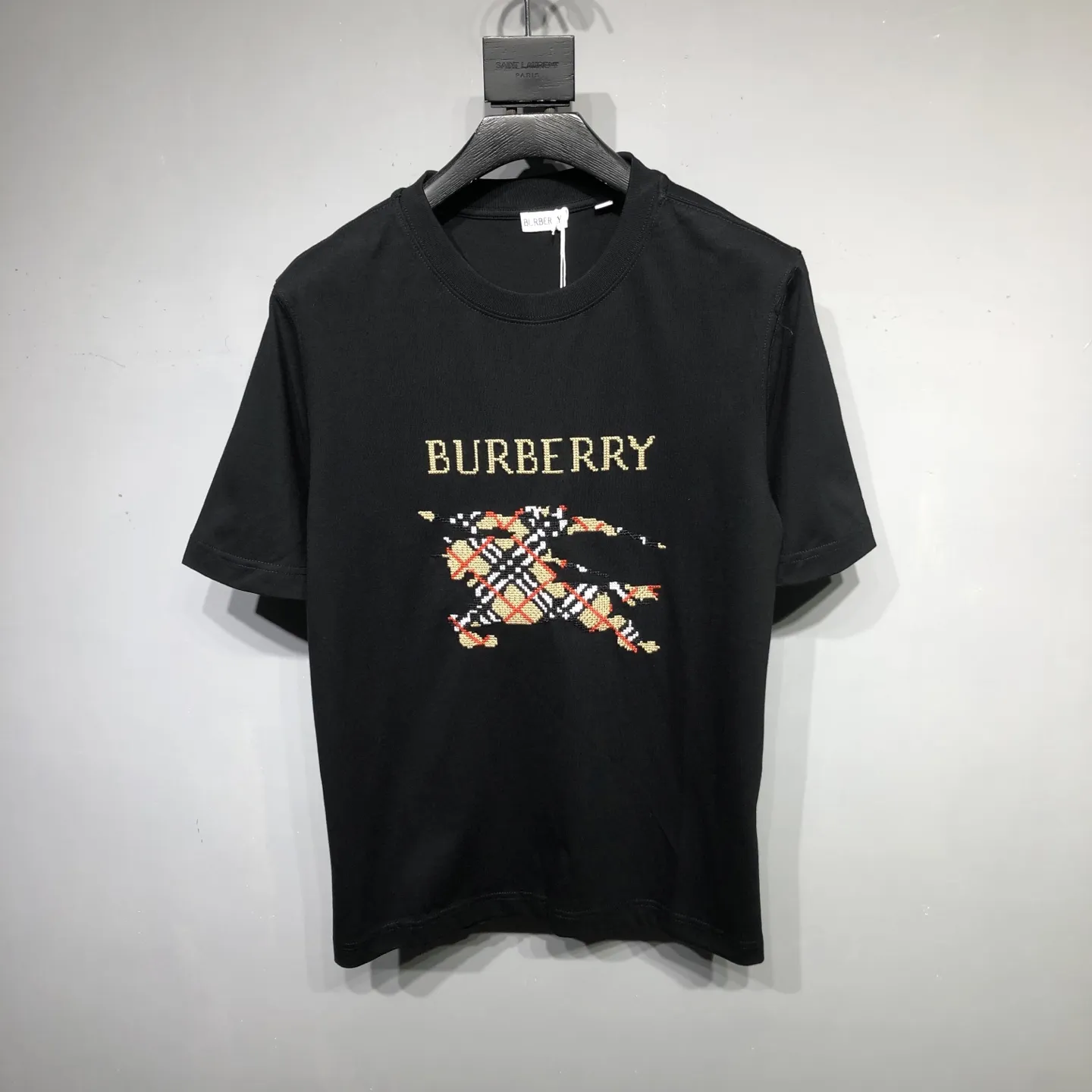 BURBERRY 黒 馬術クロスステッチTシャツ