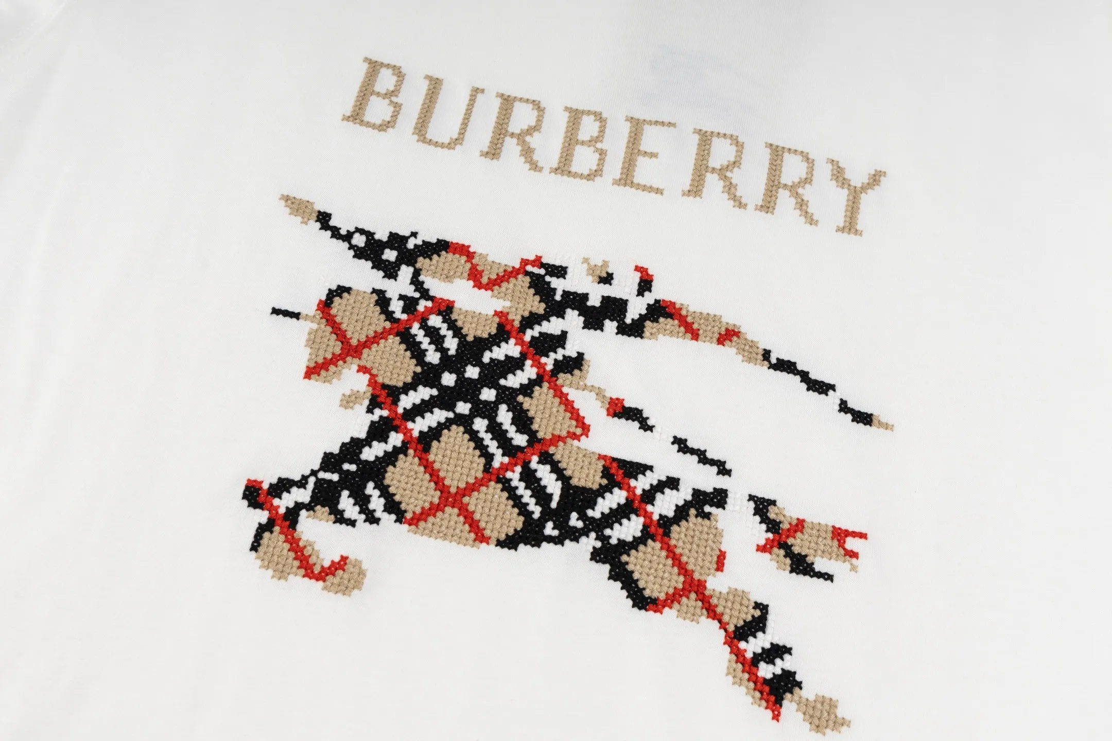 BURBERRY 白 馬術クロスステッチTシャツ - 画像 (7)