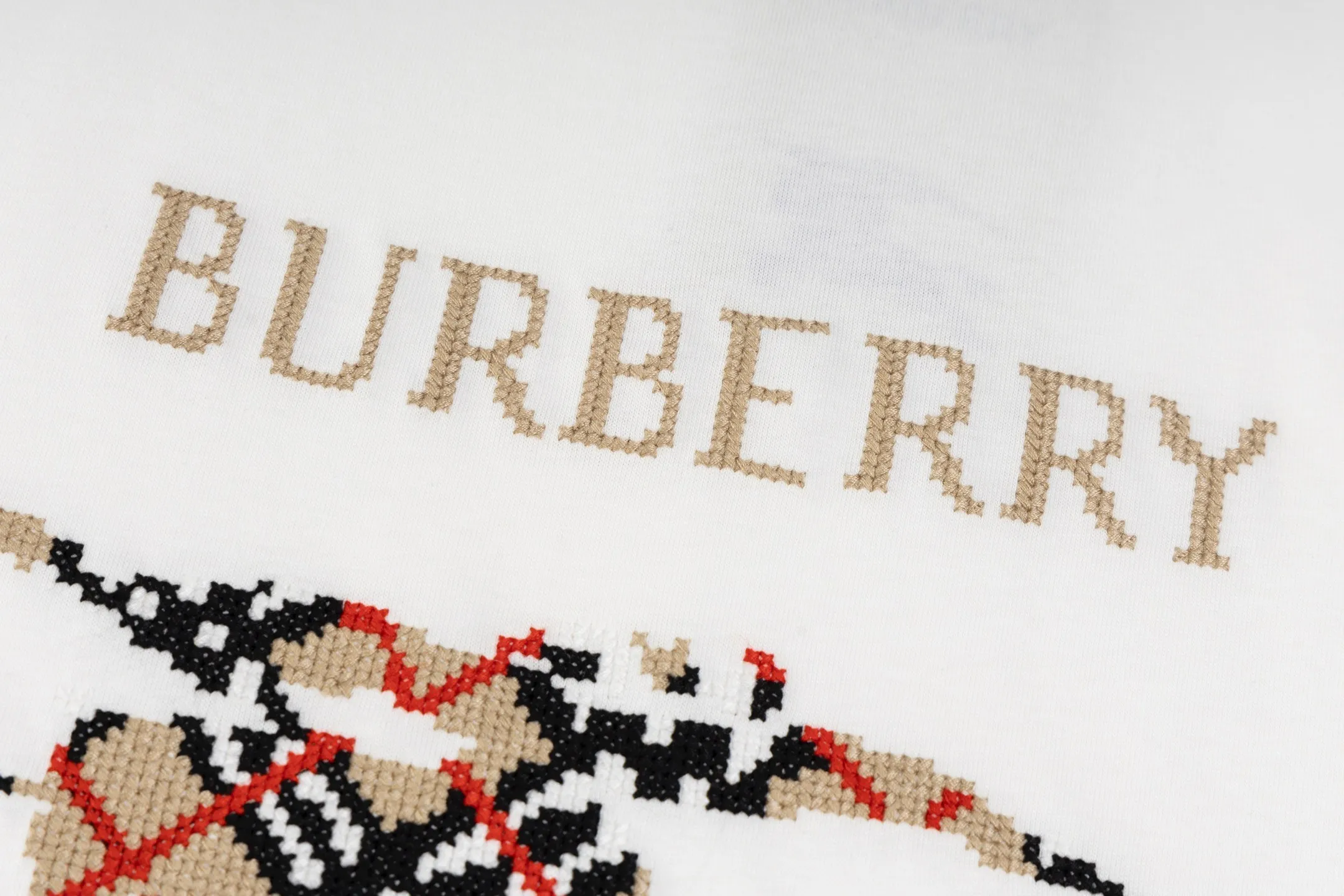 BURBERRY 白 馬術クロスステッチTシャツ - 画像 (8)