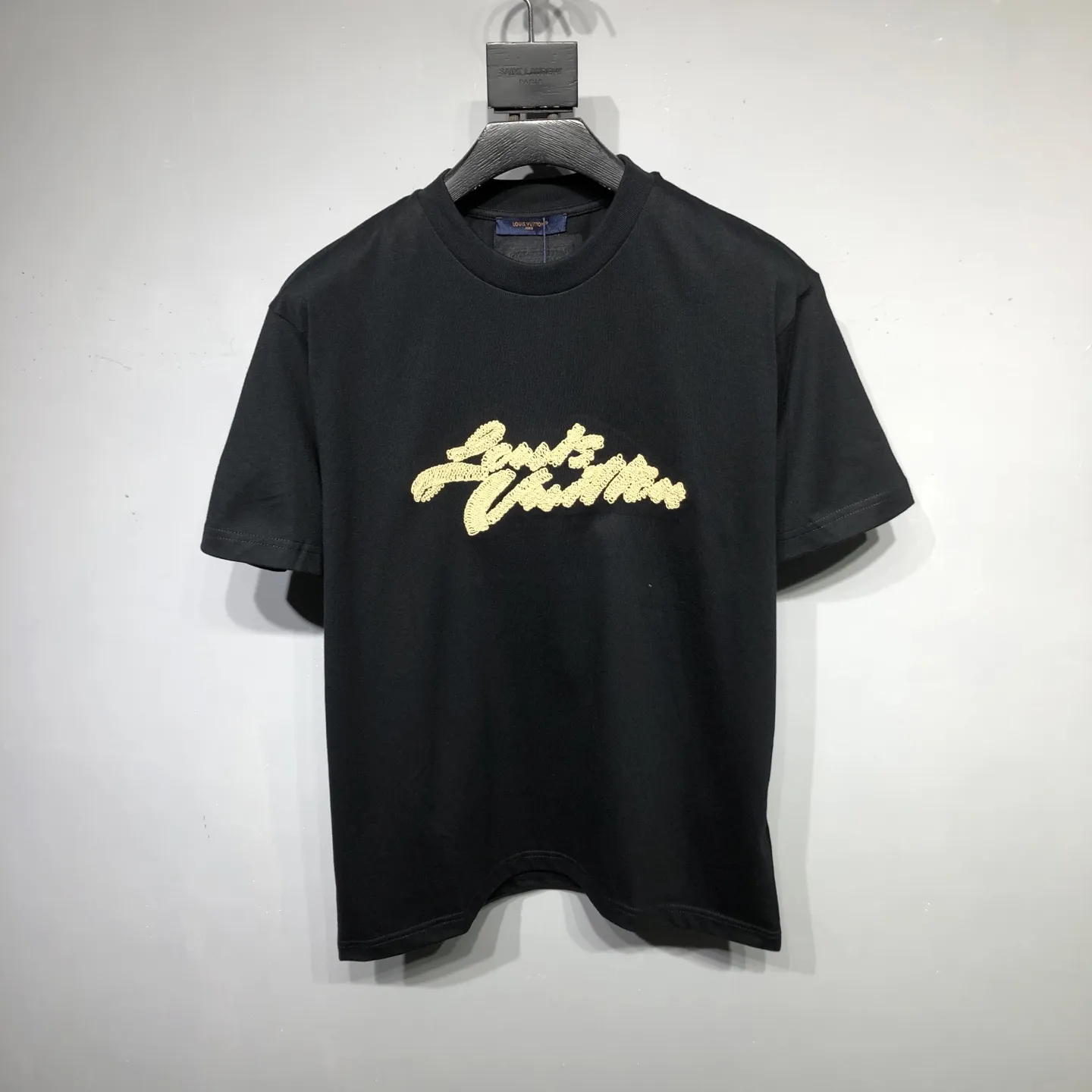 LOUIS VUITTON ラフィ草刺繍黒Tシャツ