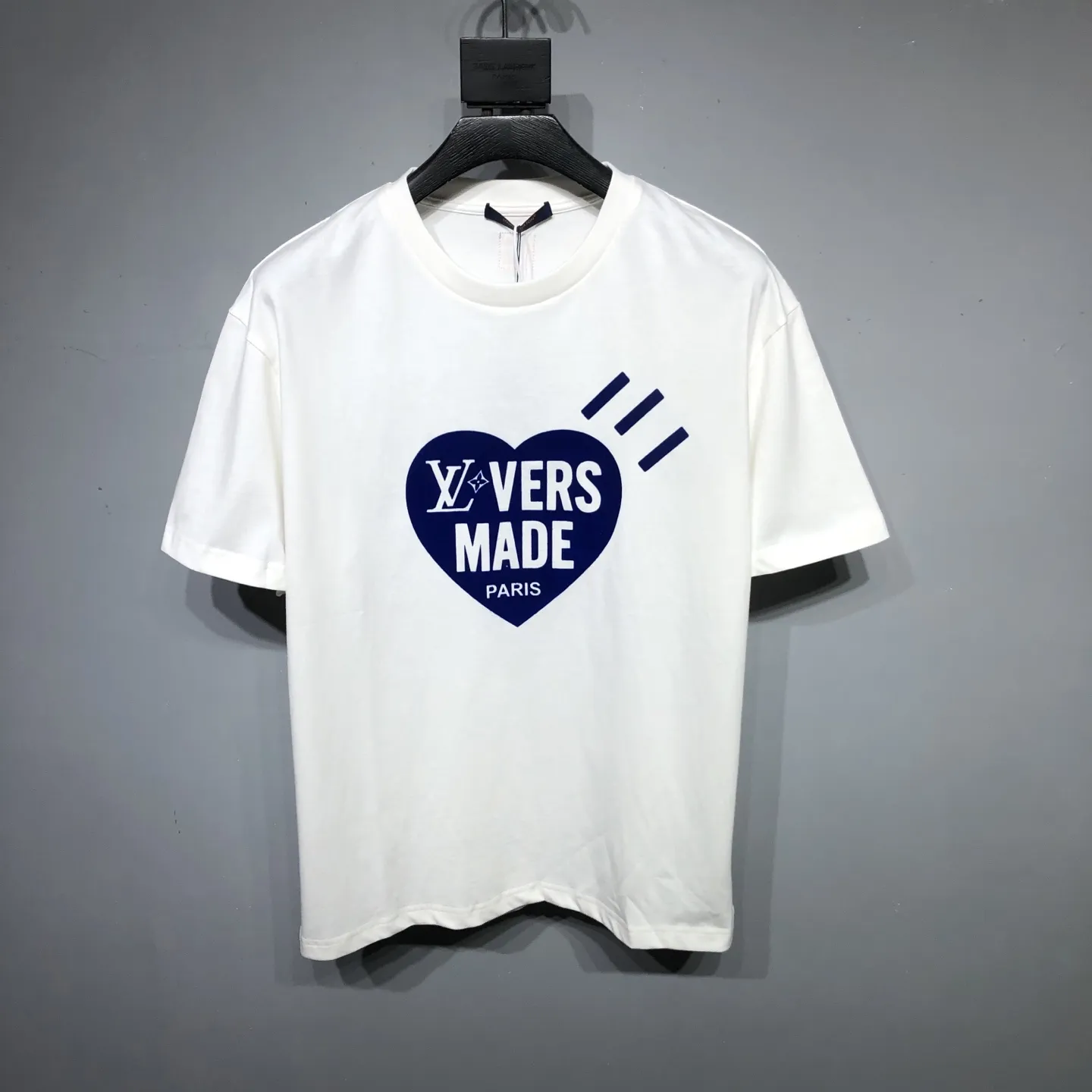 LOUIS VUITTON ホワイトTシャツ Nigoデザイン