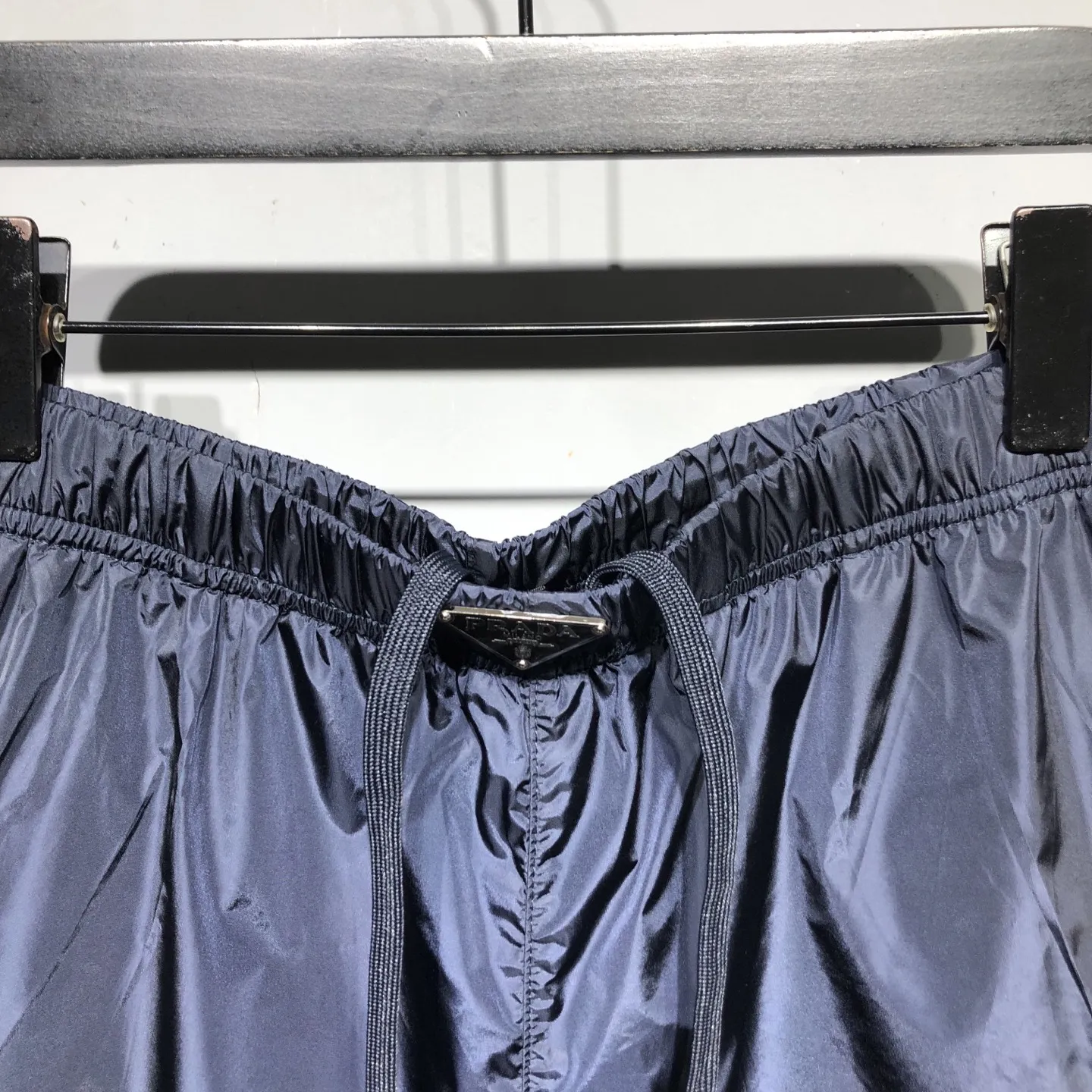 PRADA Re-Nylonビーチショーツ ブラック - 画像 (4)