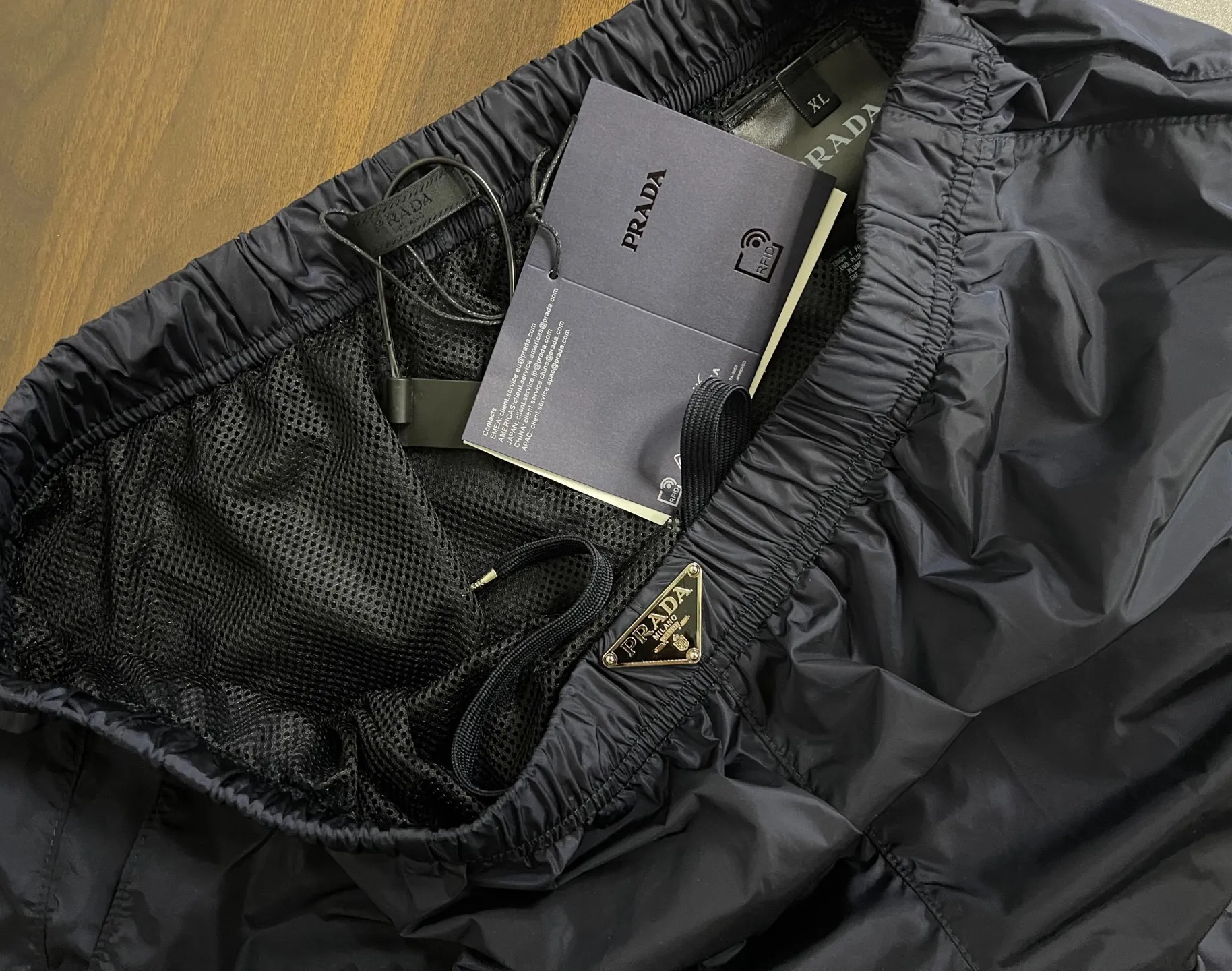 PRADA Re-Nylonビーチショーツ ブラック - 画像 (6)