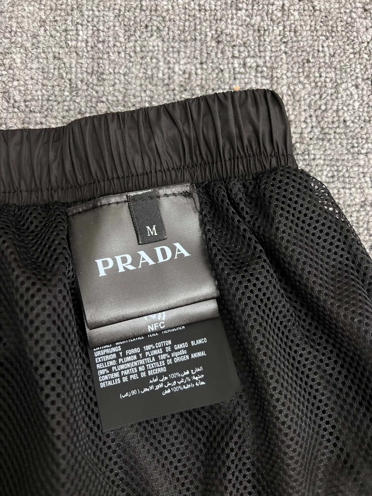 PRADA Re-Nylonビーチショーツ ブラック - 画像 (8)