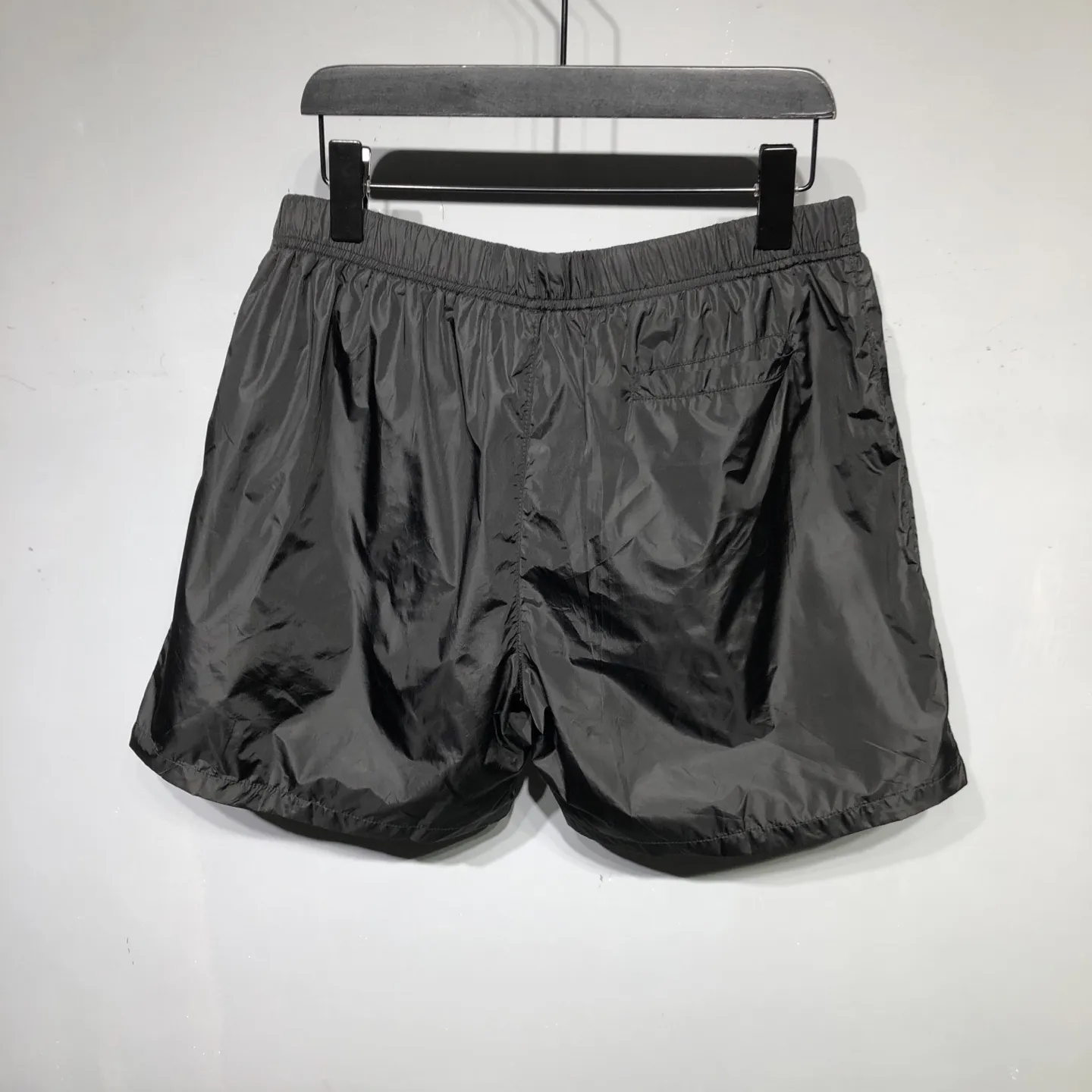 PRADA黒色Re-Nylonビーチショーツ - 画像 (3)