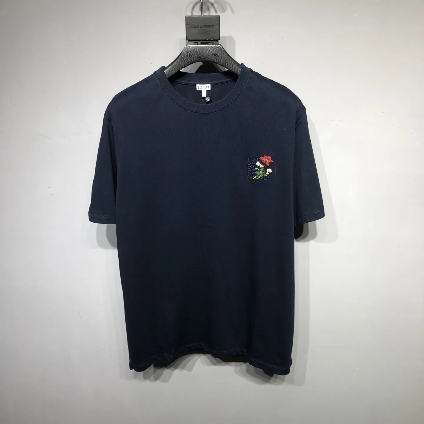 Loewe 2023新作 紺色花刺繍Tシャツ