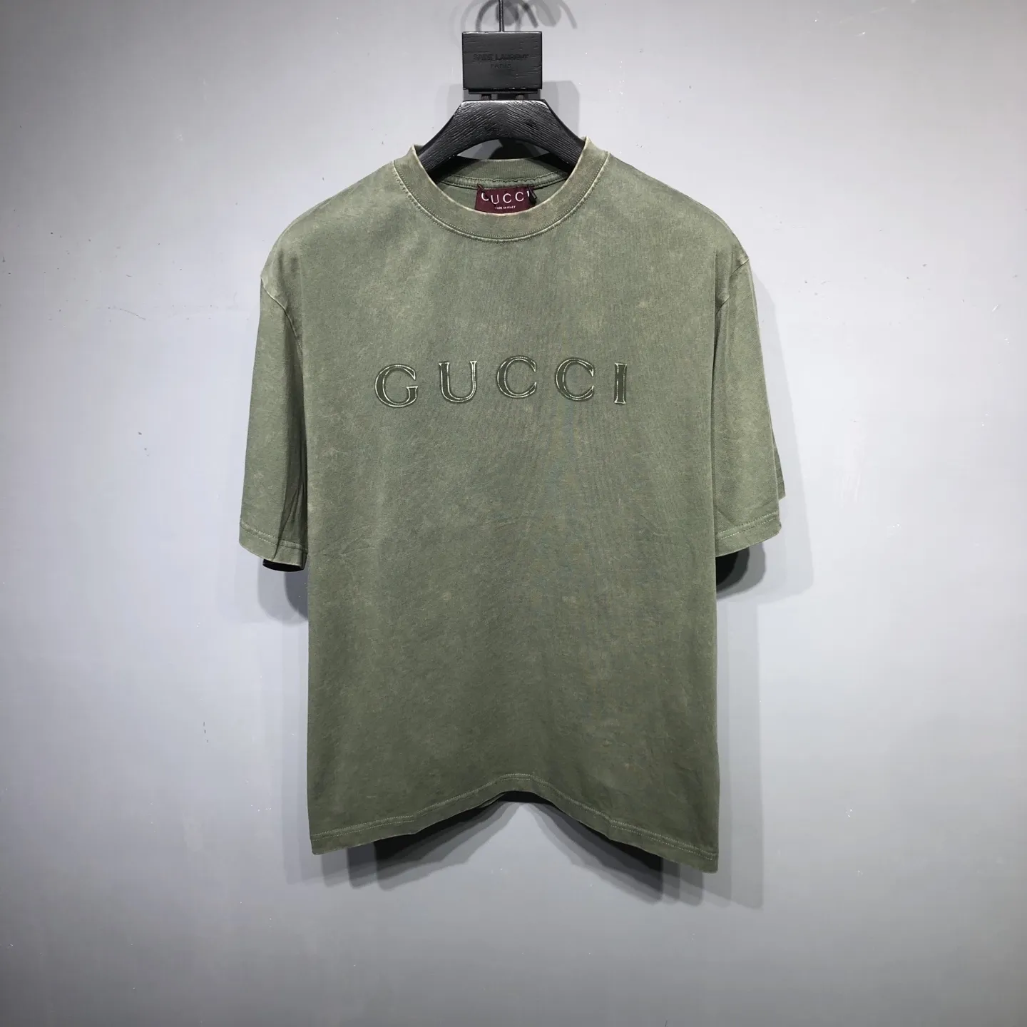 Gucci 草の緑のプリントクルーネックTシャツ