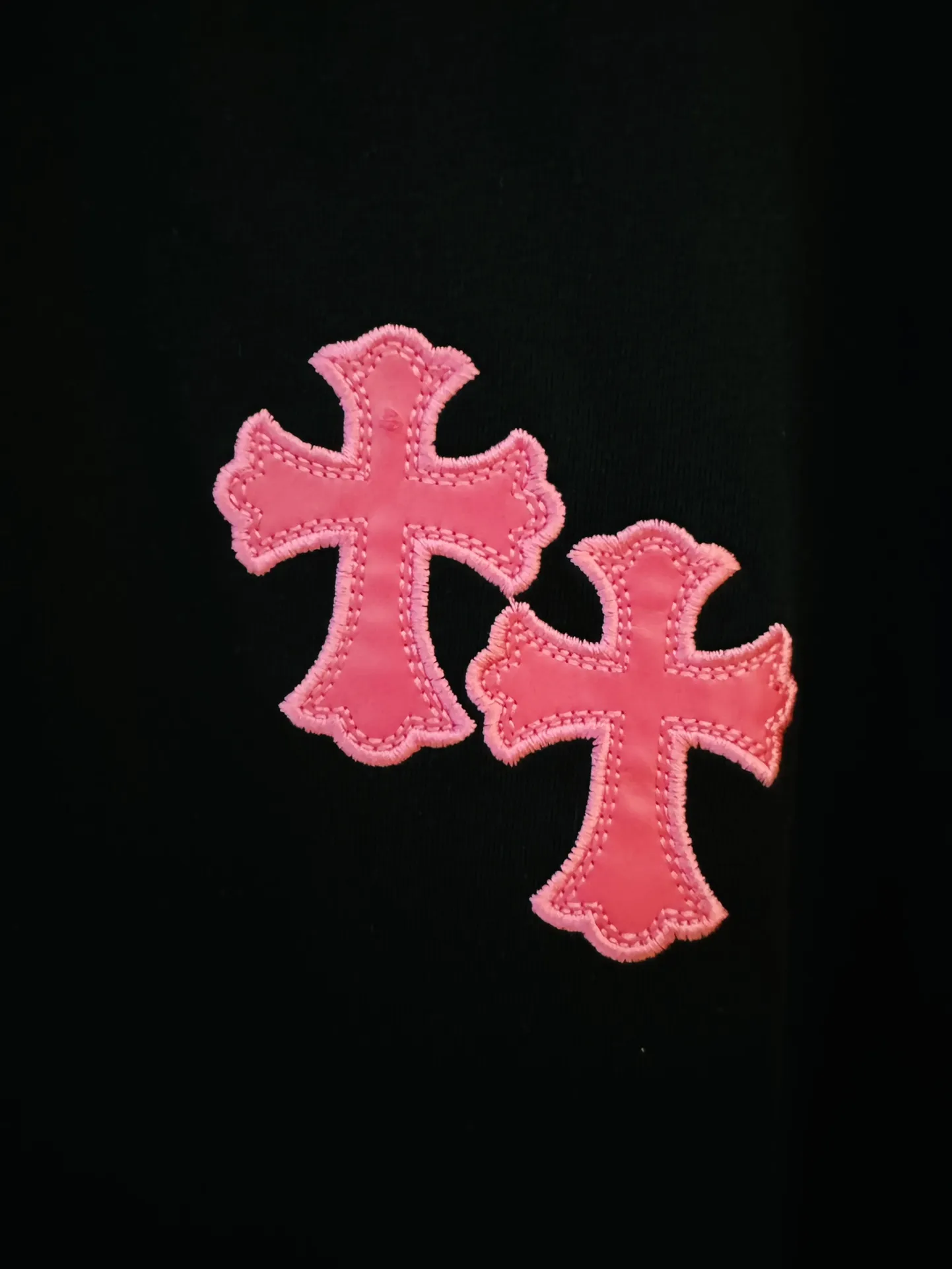 Chromehearts新作黒ピンククロス半袖Tシャツ - 画像 (5)