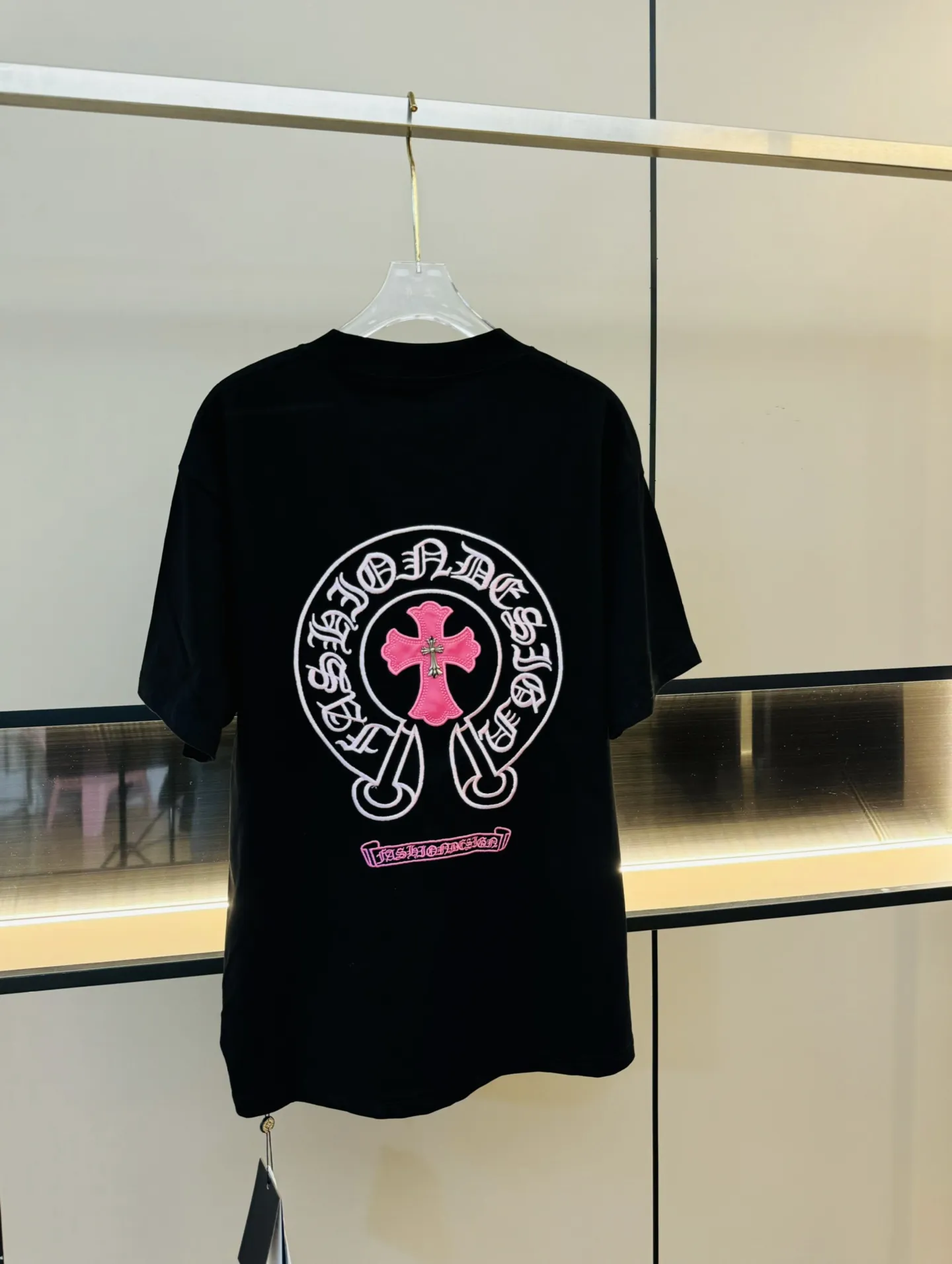Chromehearts新作黒ピンククロス半袖Tシャツ - 画像 (7)