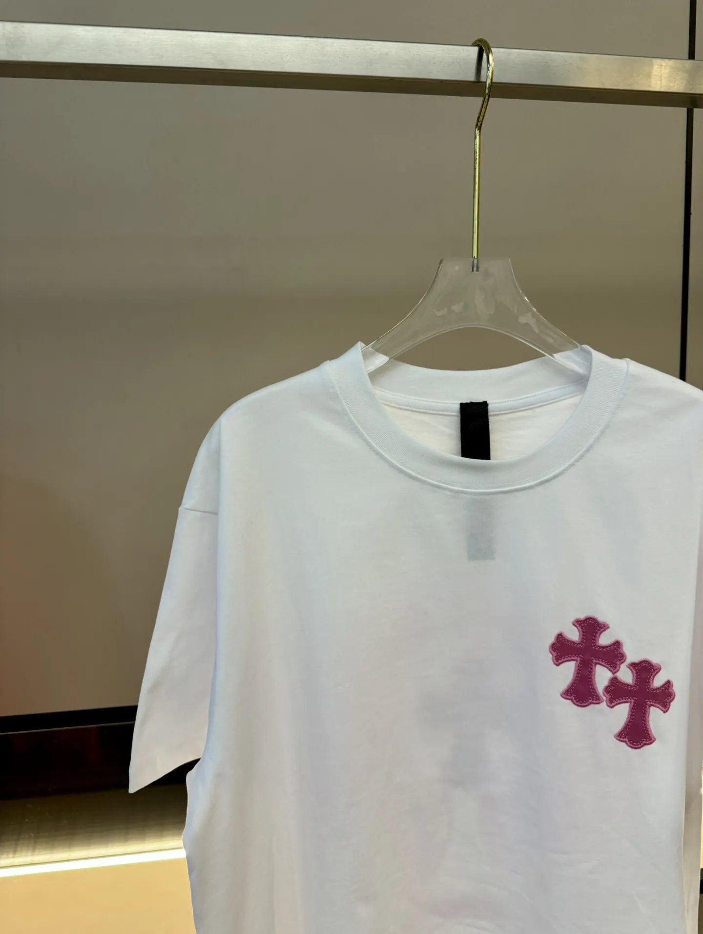 Chromehearts新作白クロスロゴ半袖Tシャツ - 画像 (3)