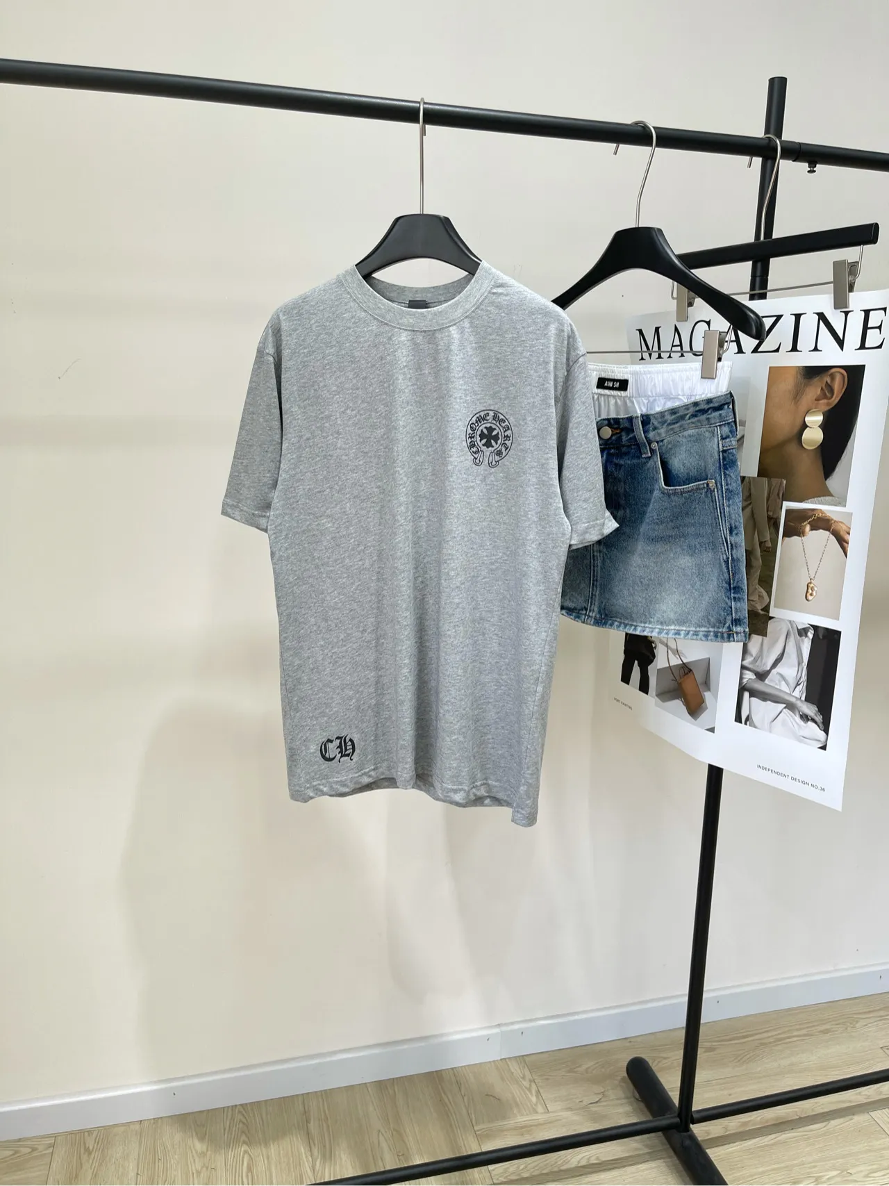 クロスハートグレーサンスクリット半袖Tシャツ