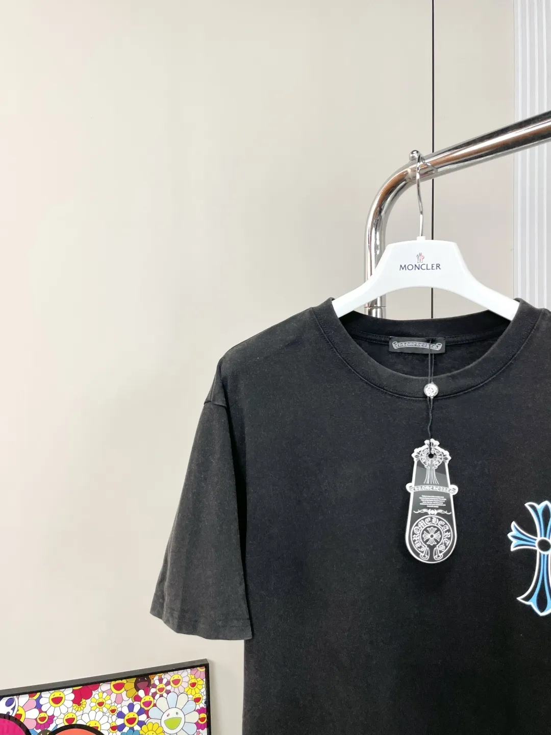 CHROME HEARTS 黒サンスクリットクロス半袖Tシャツ - 画像 (4)