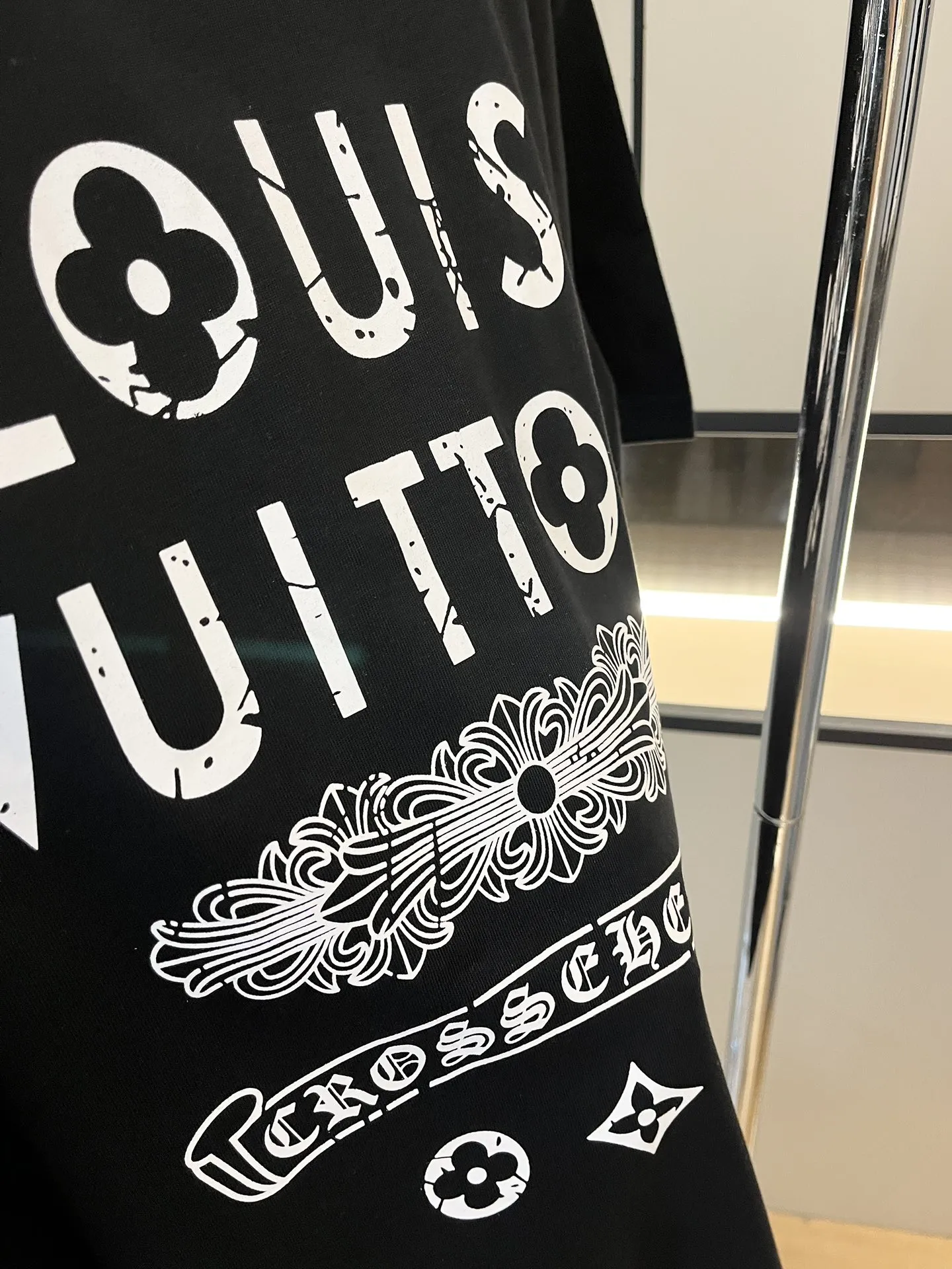 Louis Vuitton×Chrome Hearts新作黒半袖Tシャツ - 画像 (6)