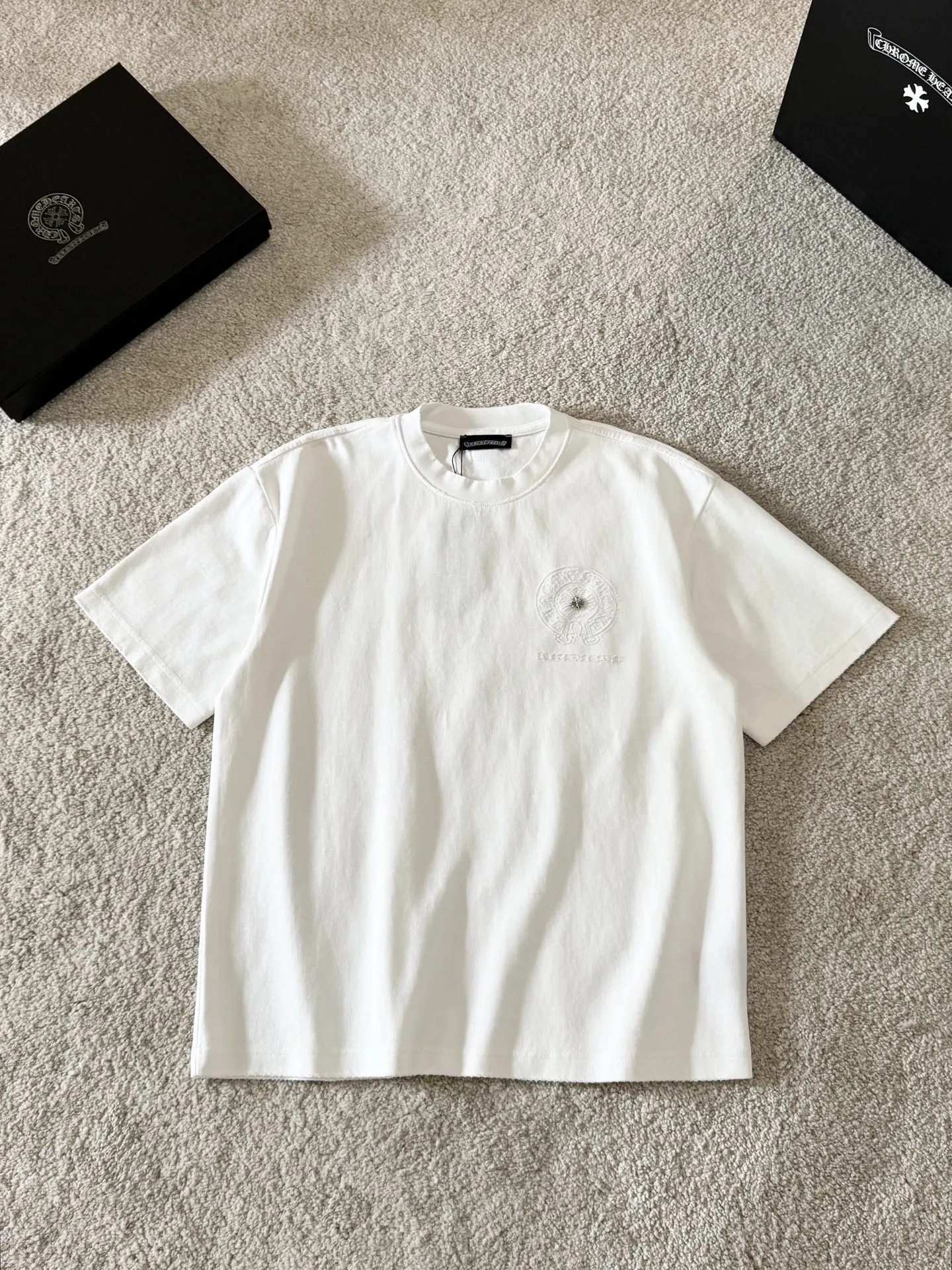 CHクロスハート新作クロス梵文焼き花半袖Tシャツ黒