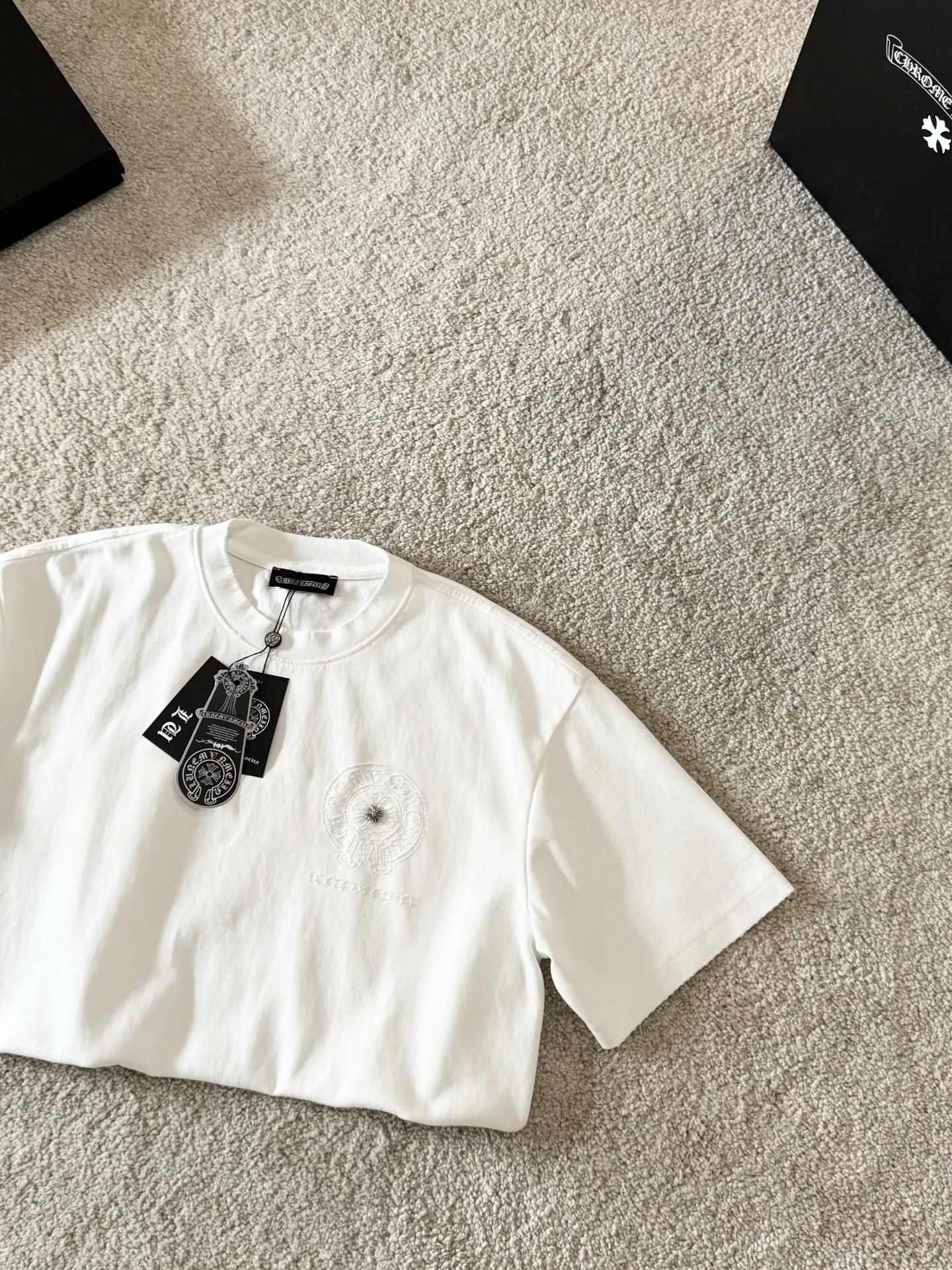 CHクロスハート新作クロス梵文焼き花半袖Tシャツ黒 - 画像 (4)